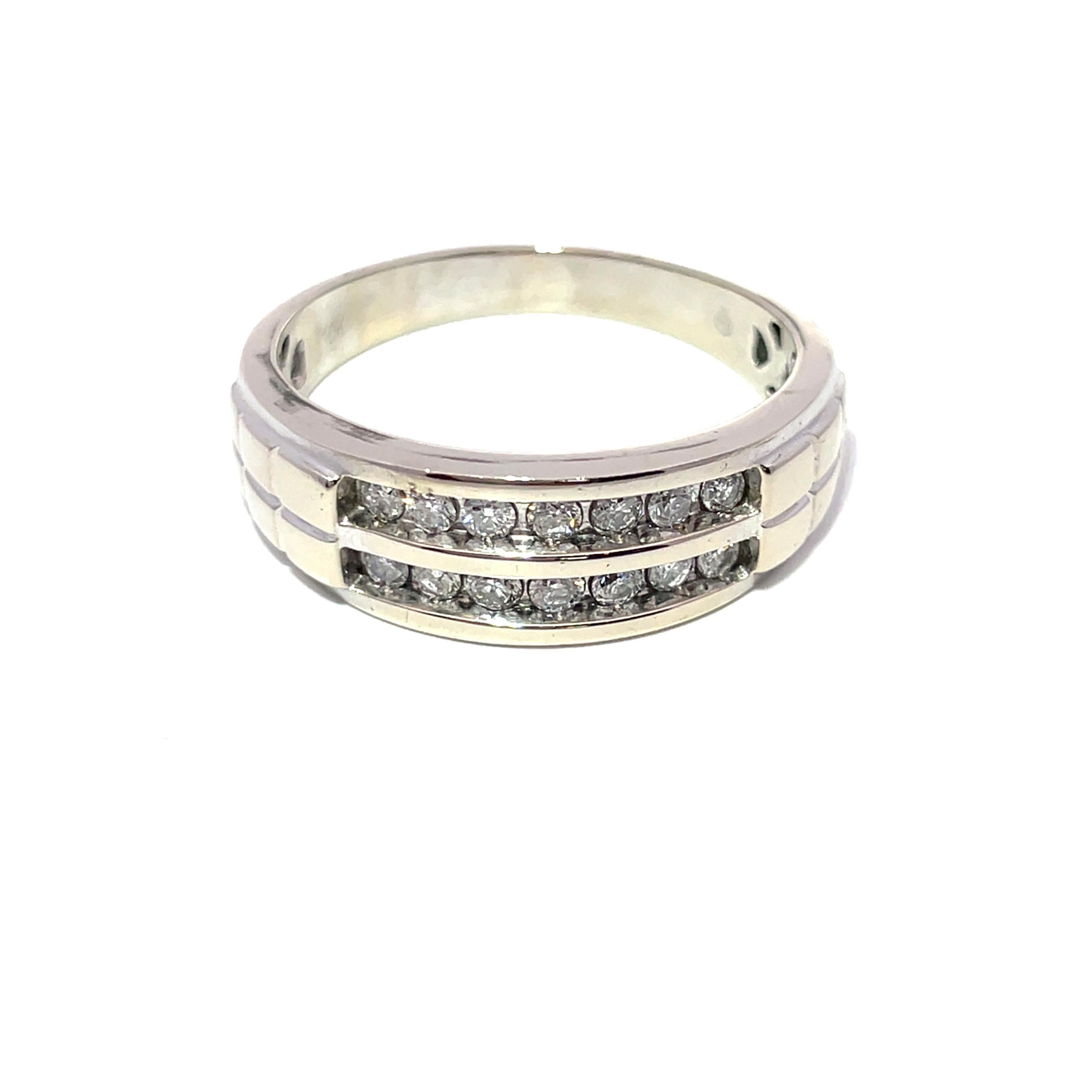 Bague en or blanc massif à deux rangs de couronnes de diamants naturels en vente 2