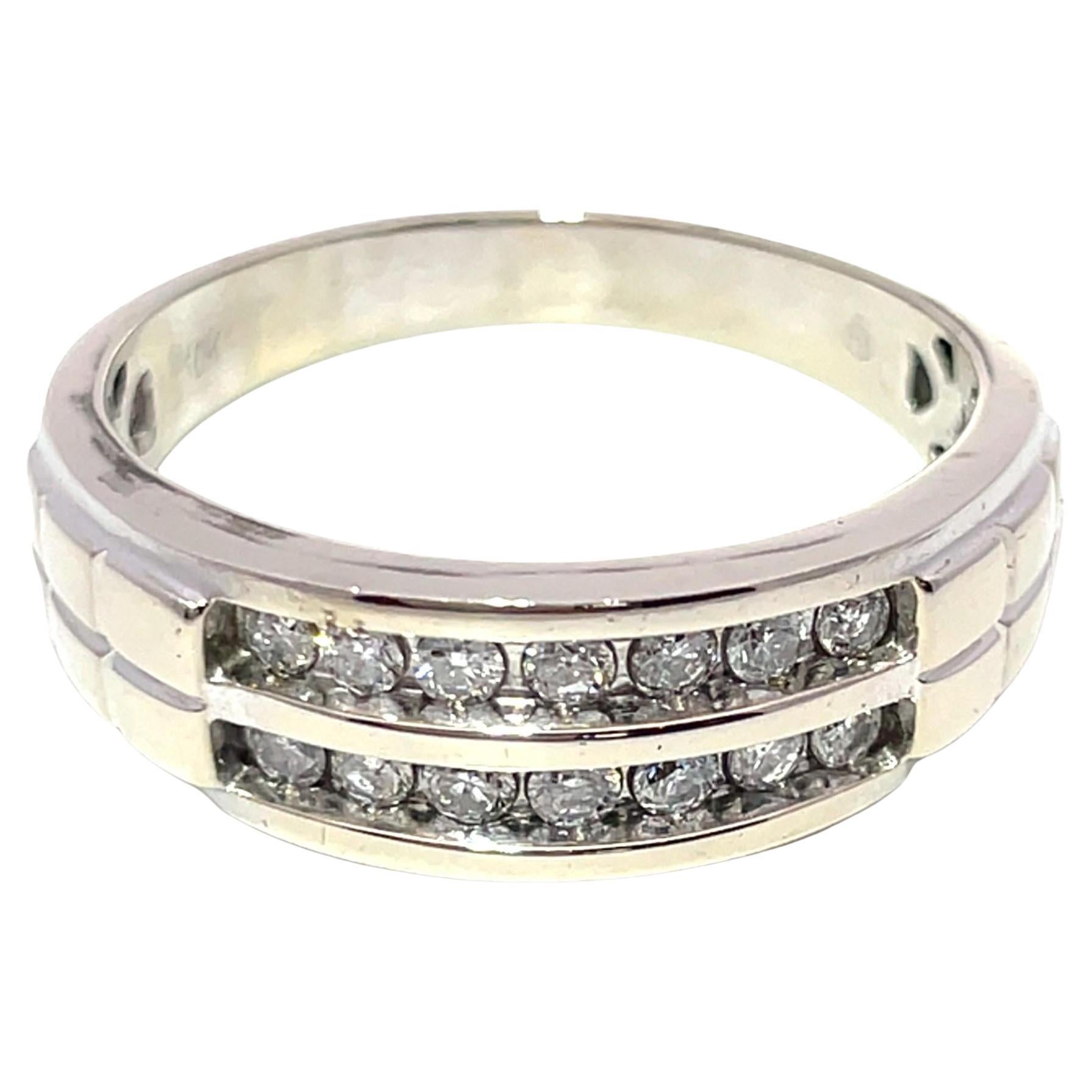 Bague en or blanc massif à deux rangs de couronnes de diamants naturels en vente