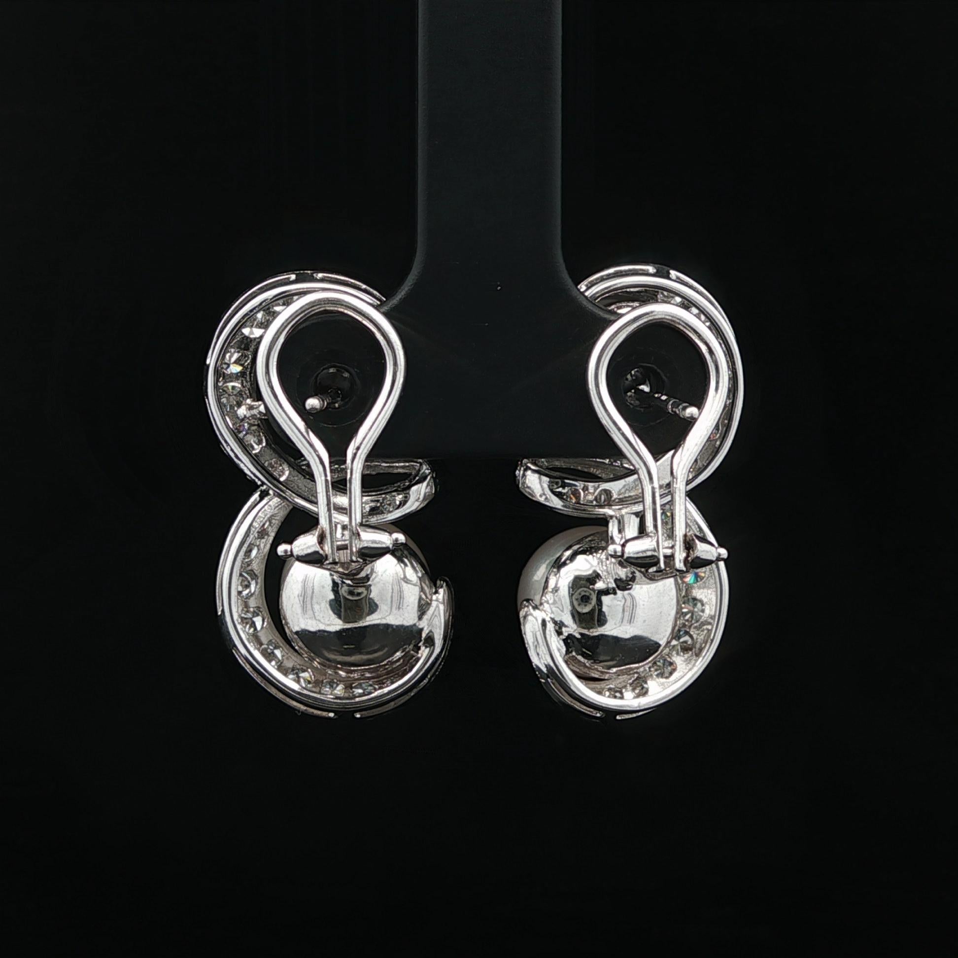 Orecchini a goccia in oro bianco massiccio con perle di Tahiti bianche e grigie e diamanti a forma di vortice in vendita 6