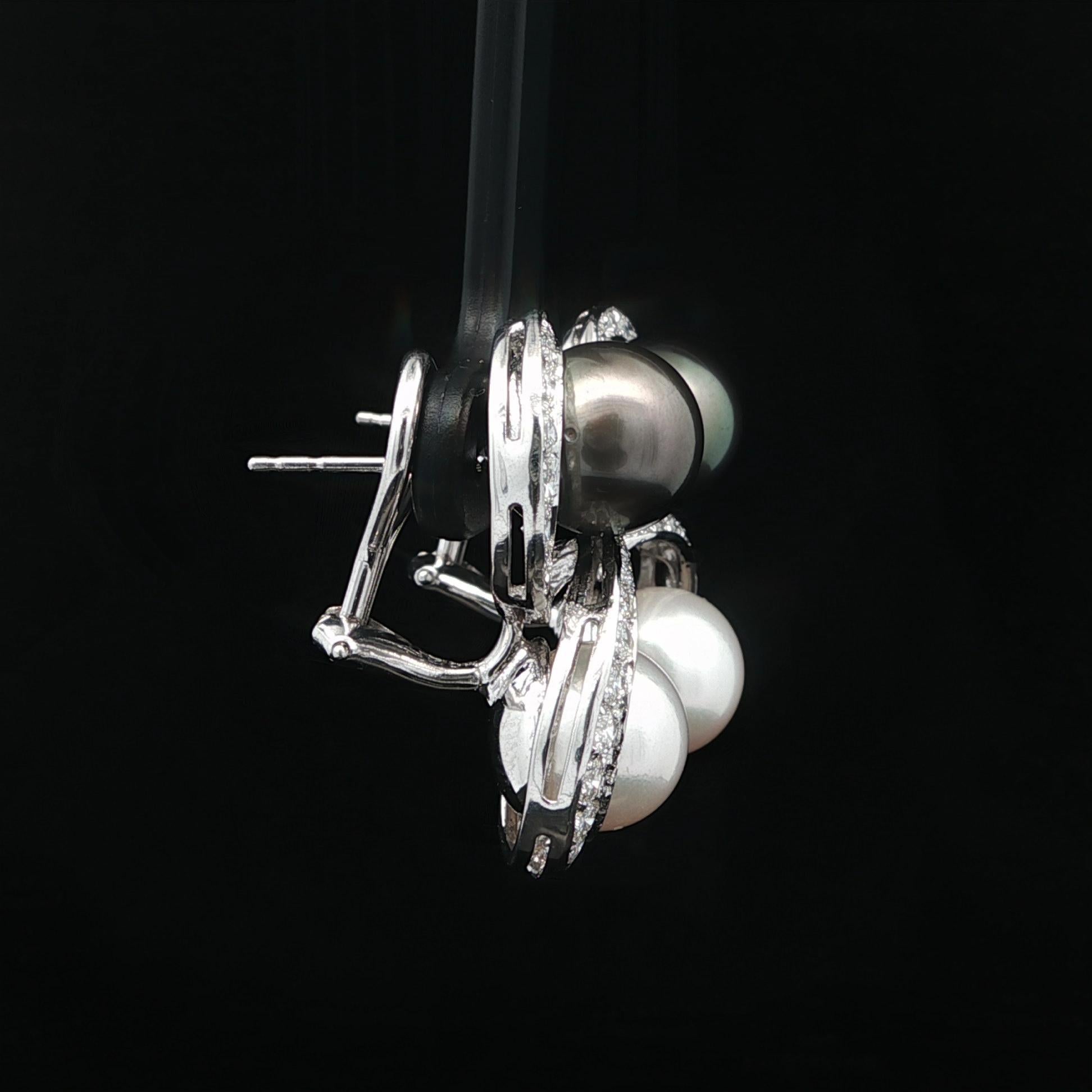 Orecchini a goccia in oro bianco massiccio con perle di Tahiti bianche e grigie e diamanti a forma di vortice in vendita 7