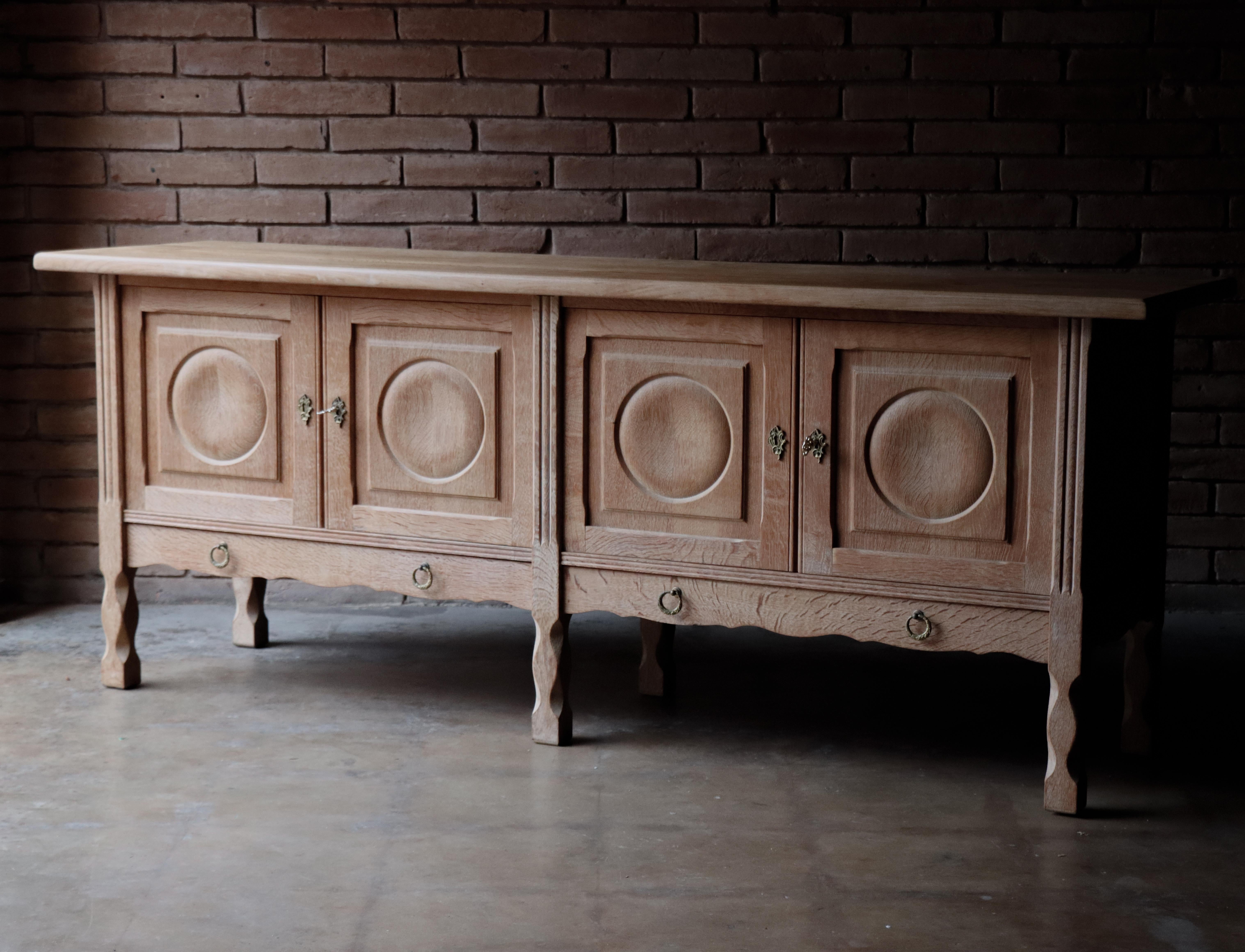 

Scandinavian Light Oak Sideboard Attributed to Henning Kjærnulf, 1960s

This exquisite solid oak sideboard, attributed to Danish designer Henning Kjærnulf, embodies the craftsmanship and timeless appeal of Scandinavian mid-century design. With its