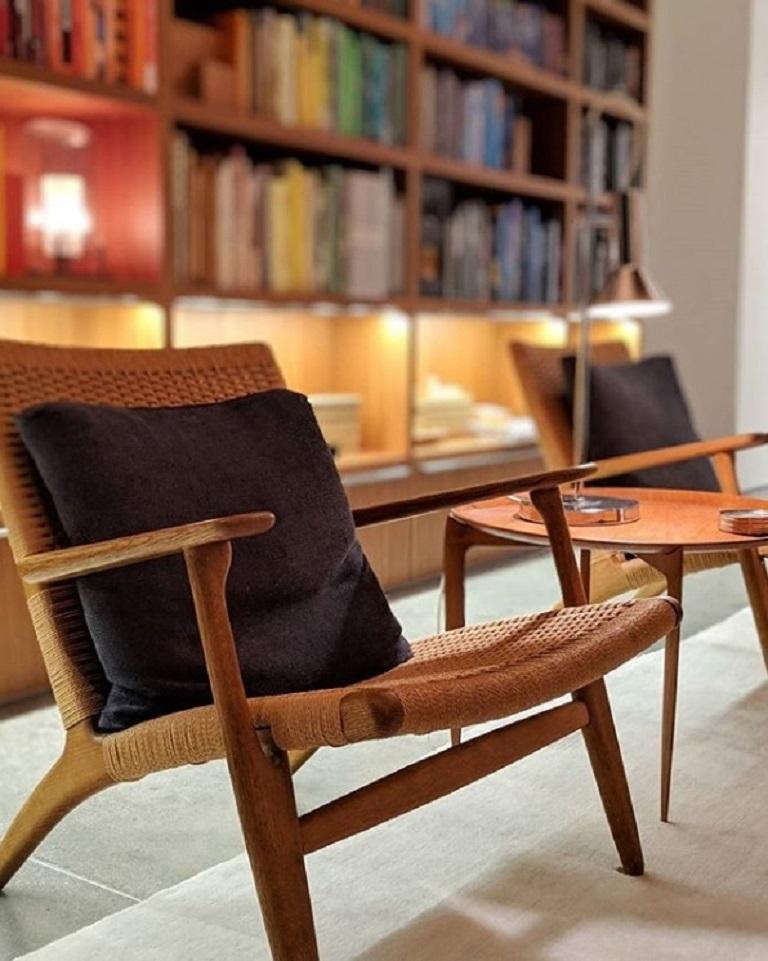 Indiano Tappeto bianco di seta di bambù intrecciato a mano con texture di lusso e finitura liscia e morbida in vendita