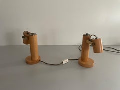 Coppia di lampade da tavolo a testa regolabile in Wood Wood, anni '70, Italia