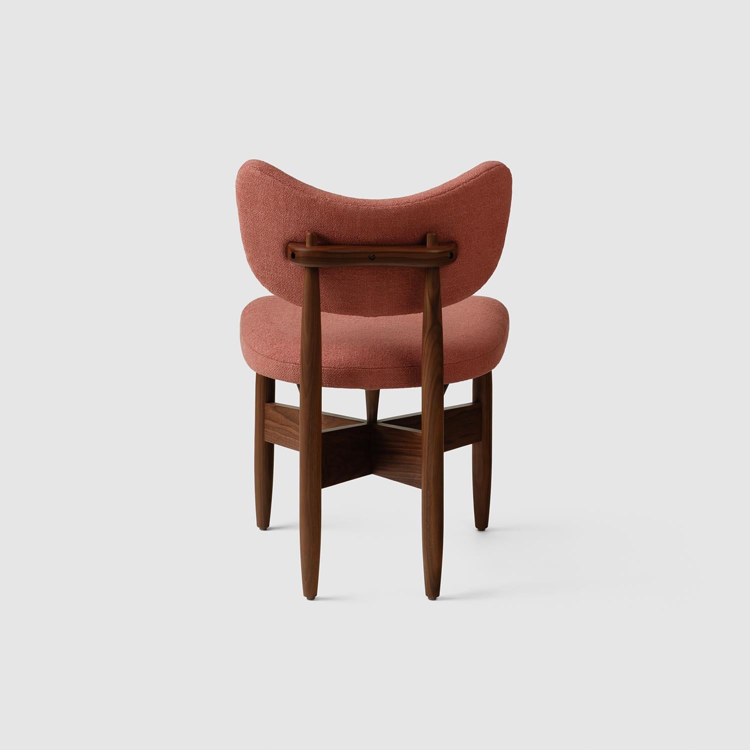 Silla de comedor de madera maciza y tapizada de mediados de siglo, moderna y orgánica Hecho a mano en venta