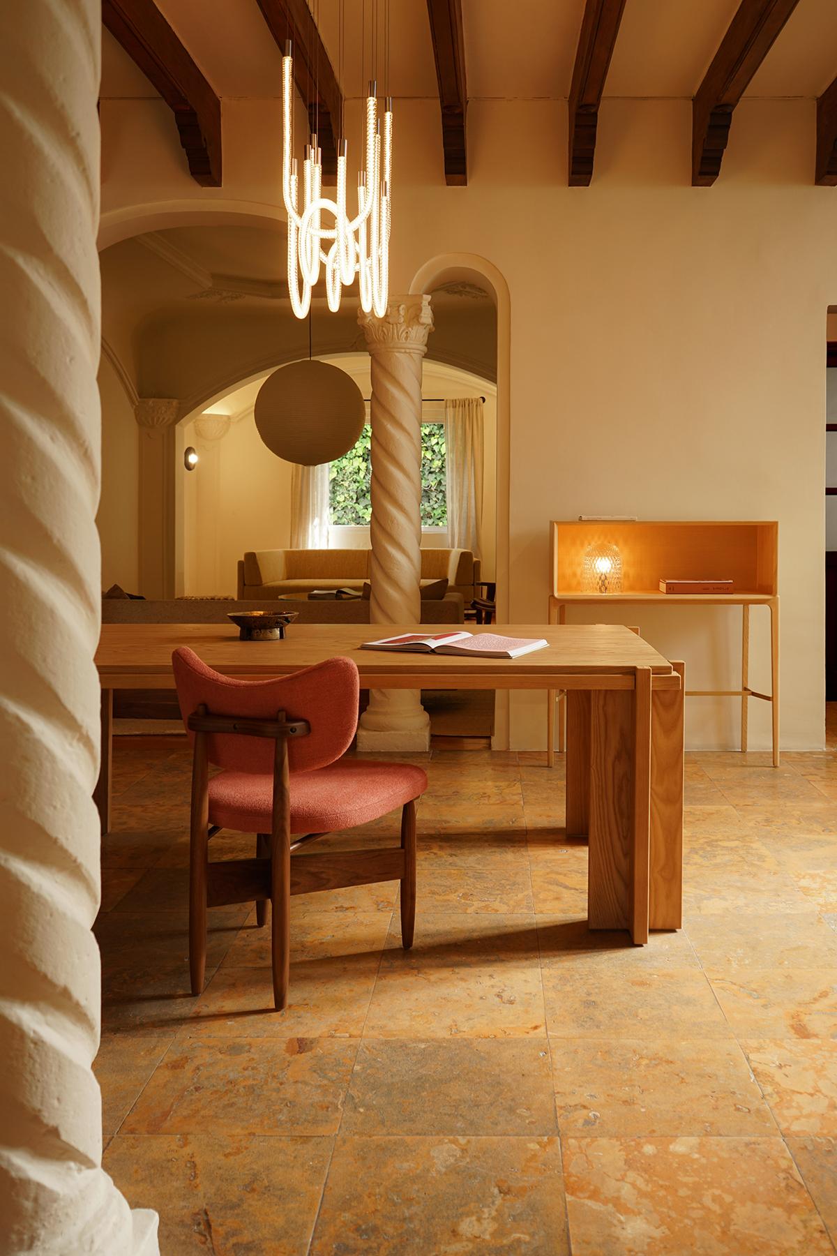 Silla de comedor de madera maciza y tapizada de mediados de siglo, moderna y orgánica Ceniza en venta