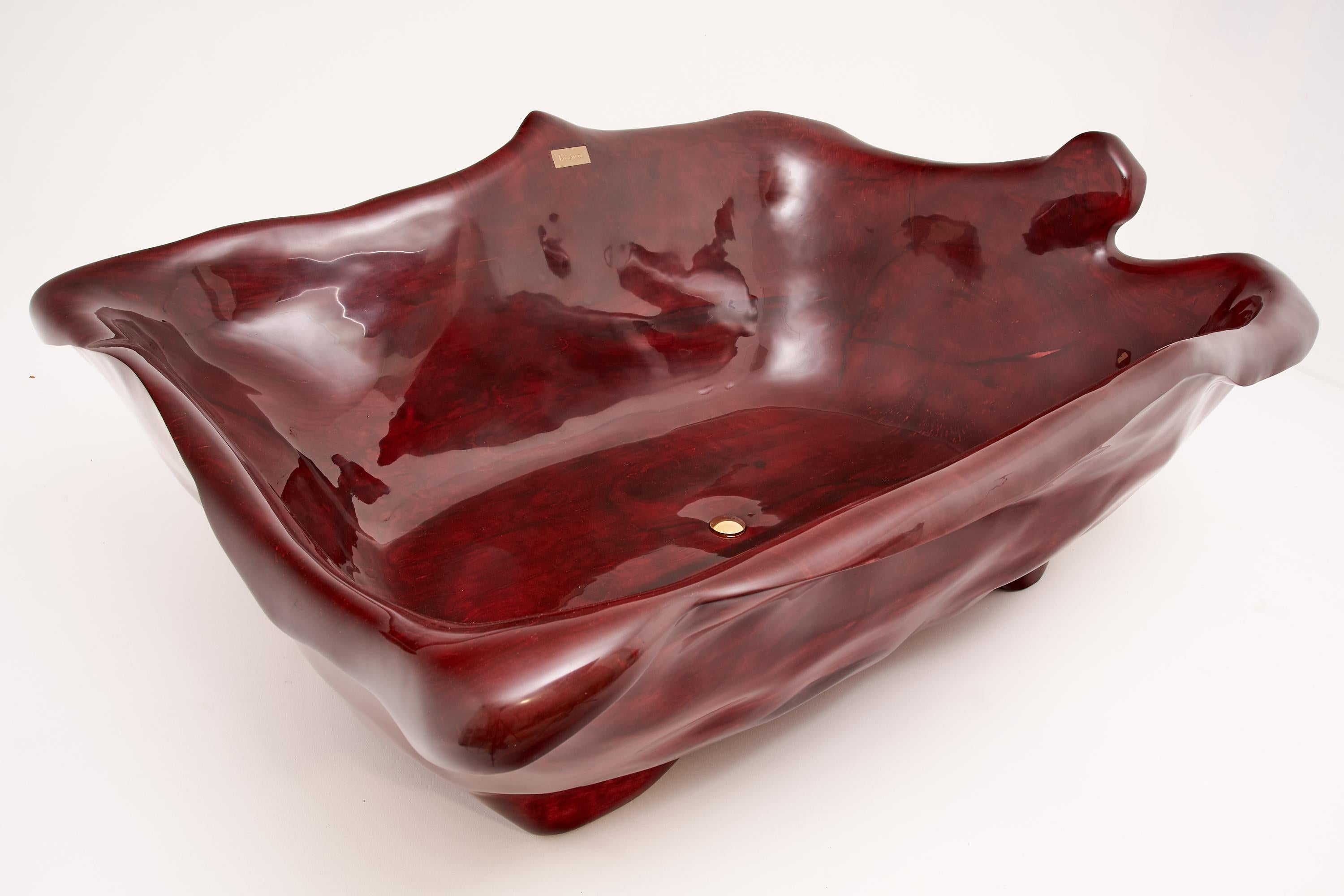 Sculpté Cheminée sculptée dans une seule pièce de bois, entièrement fonctionnelle, Logniture en vente