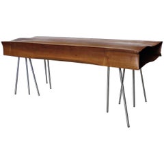 Banc « AERO » en bois massif fabriqué à la main au design organique