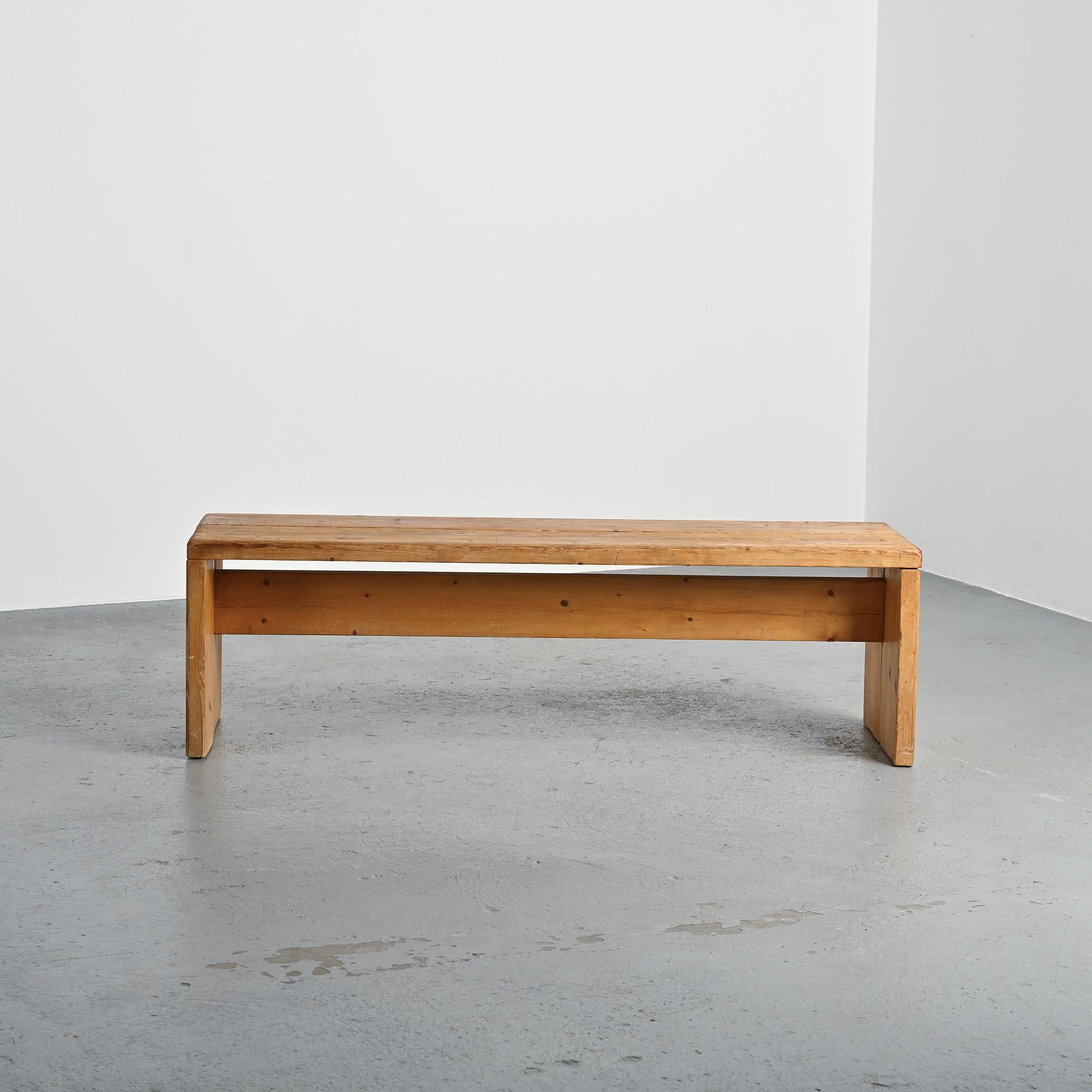 Banco de madera maciza, Les Arcs, hacia 1970 siglo XX en venta