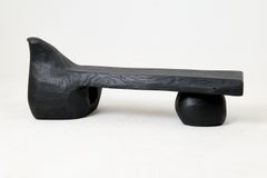Banc en bois massif, banc en rondins, carbonisé, organique, siège sculptural moderne, Logniture