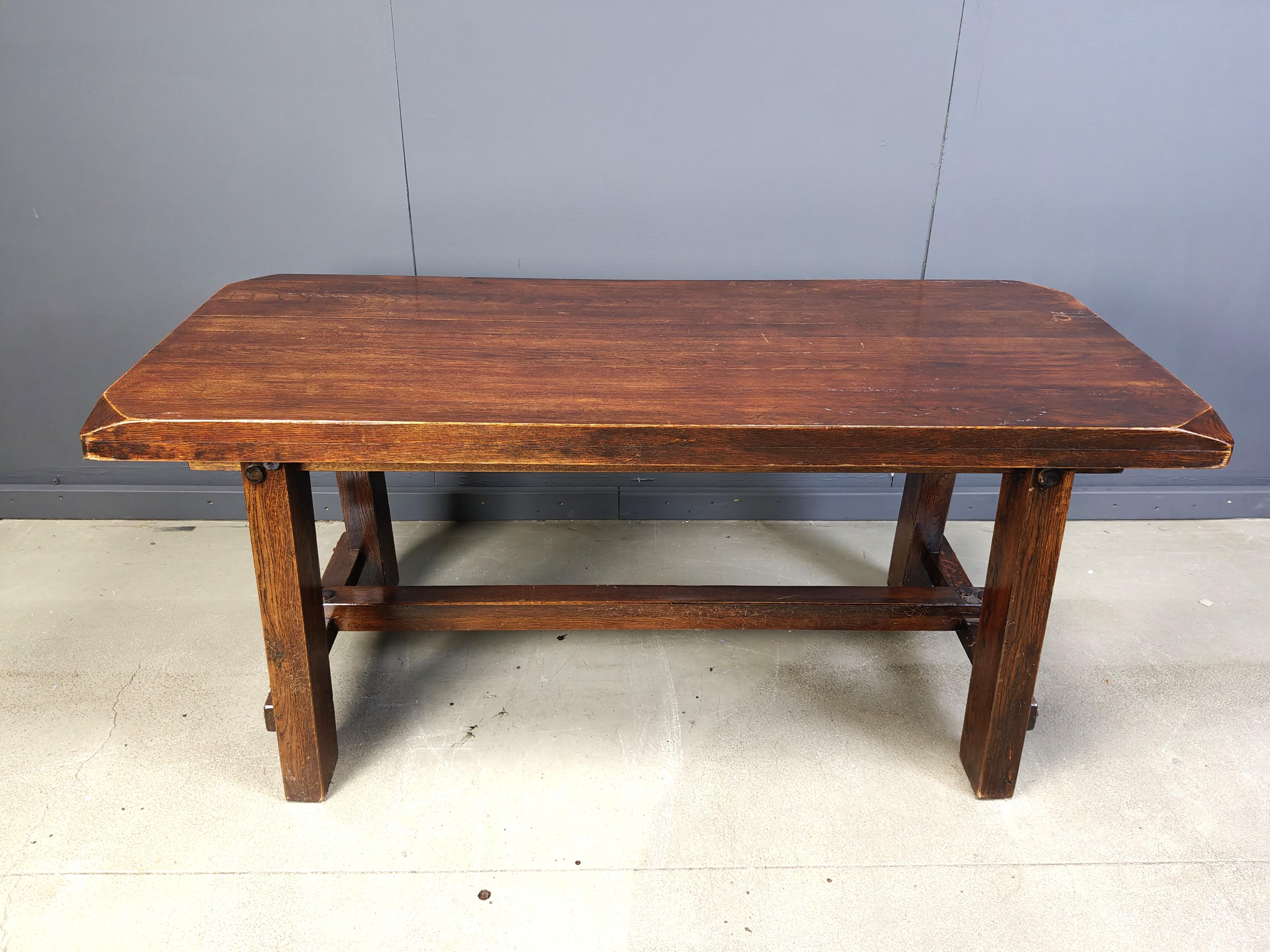 Table de salle à manger brutaliste en bois massif, années 1960 en vente 4