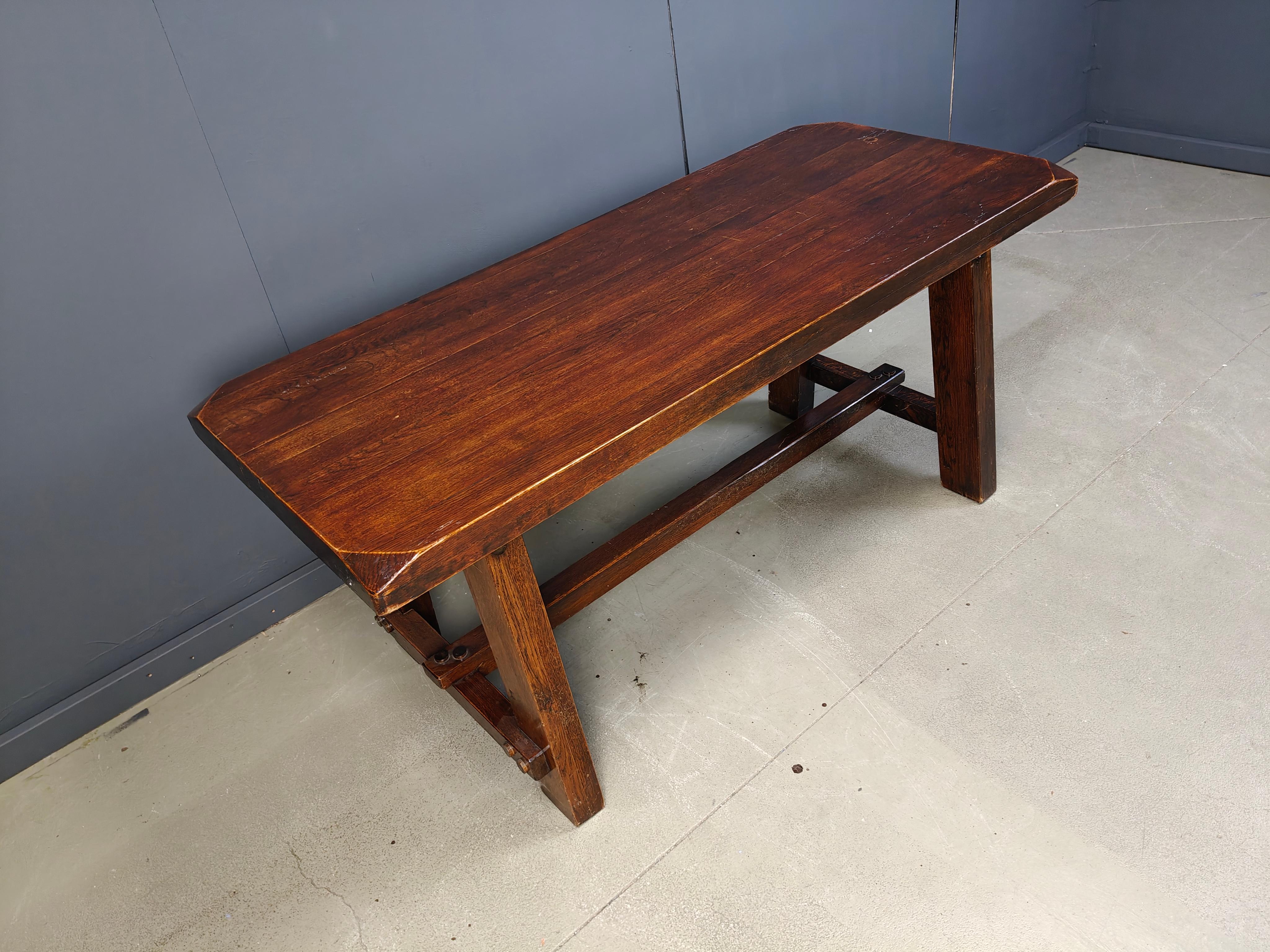 Chêne Table de salle à manger brutaliste en bois massif, années 1960 en vente