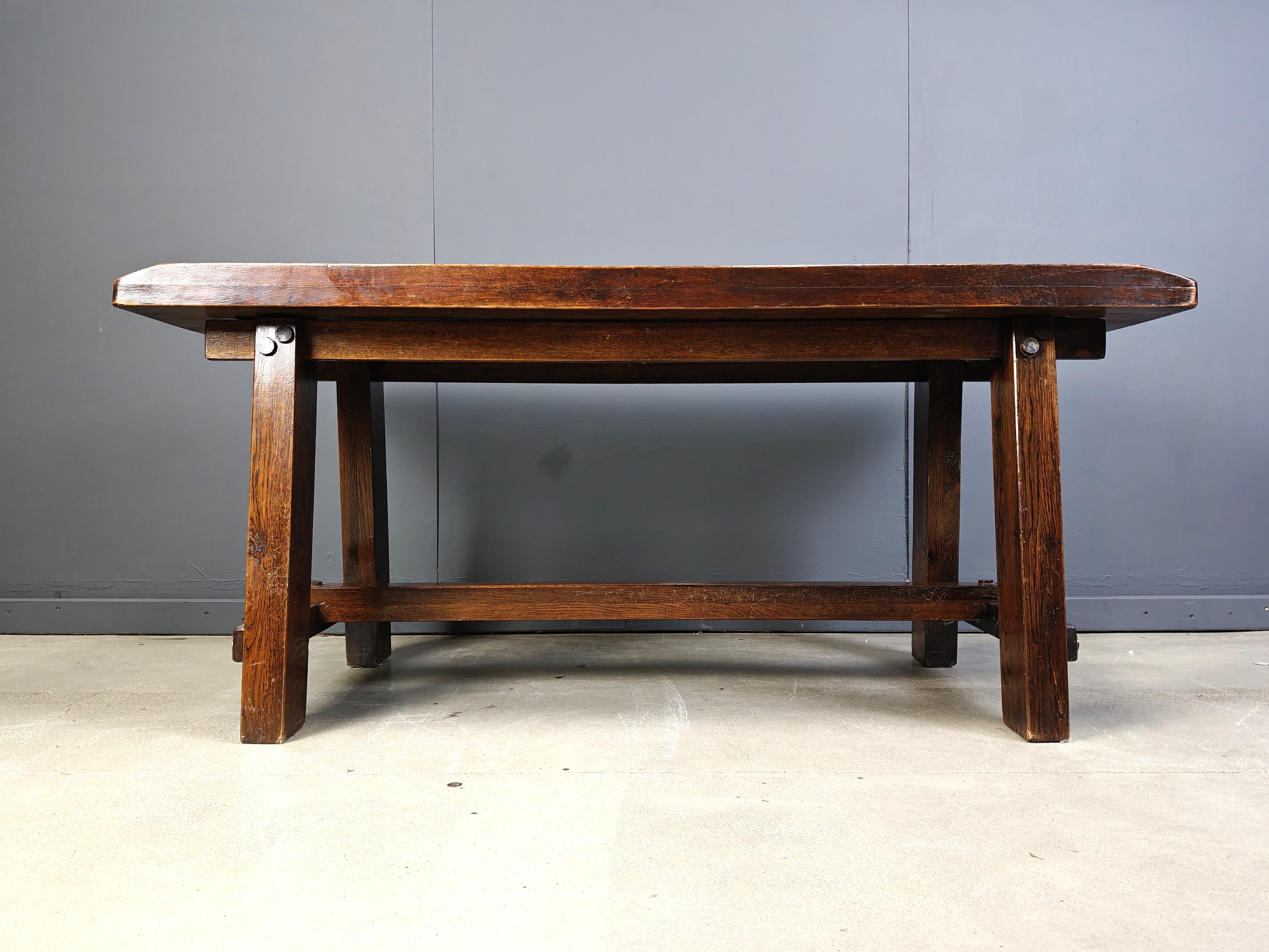 Table de salle à manger brutaliste en bois massif, années 1960 en vente 2