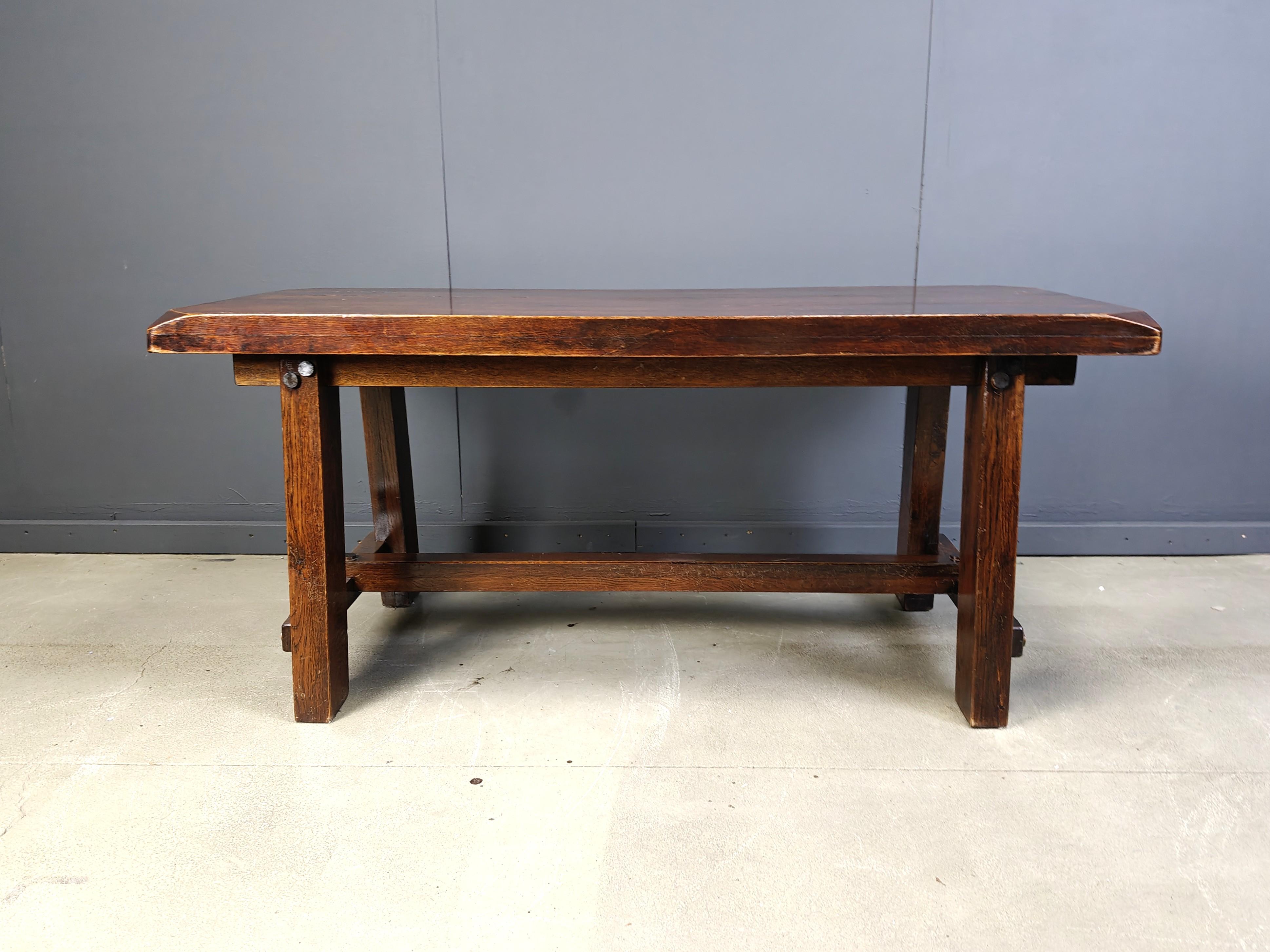 Table de salle à manger brutaliste en bois massif, années 1960 en vente 3