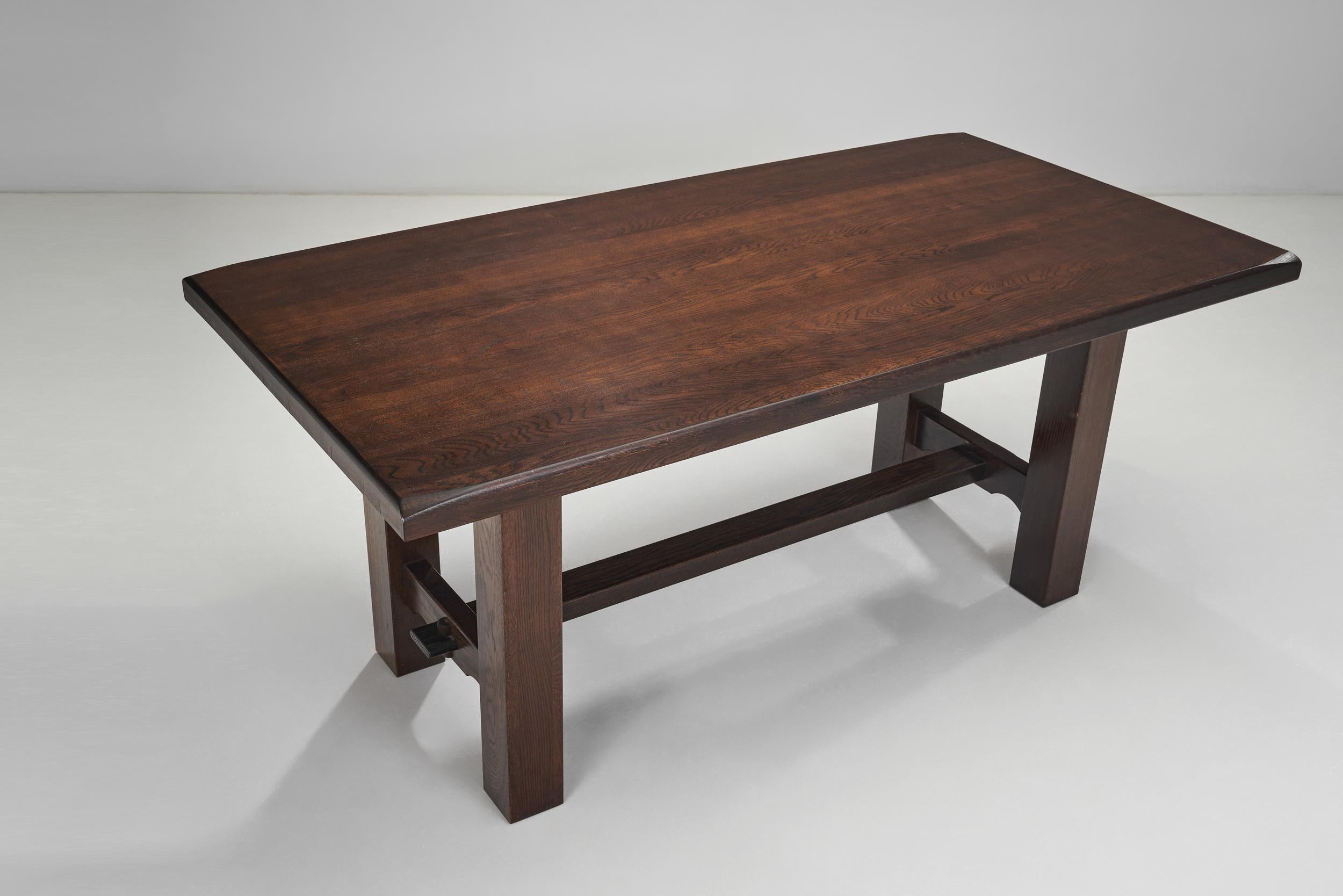 20ième siècle Table de salle à manger brutaliste, Europe 20ème siècle en vente