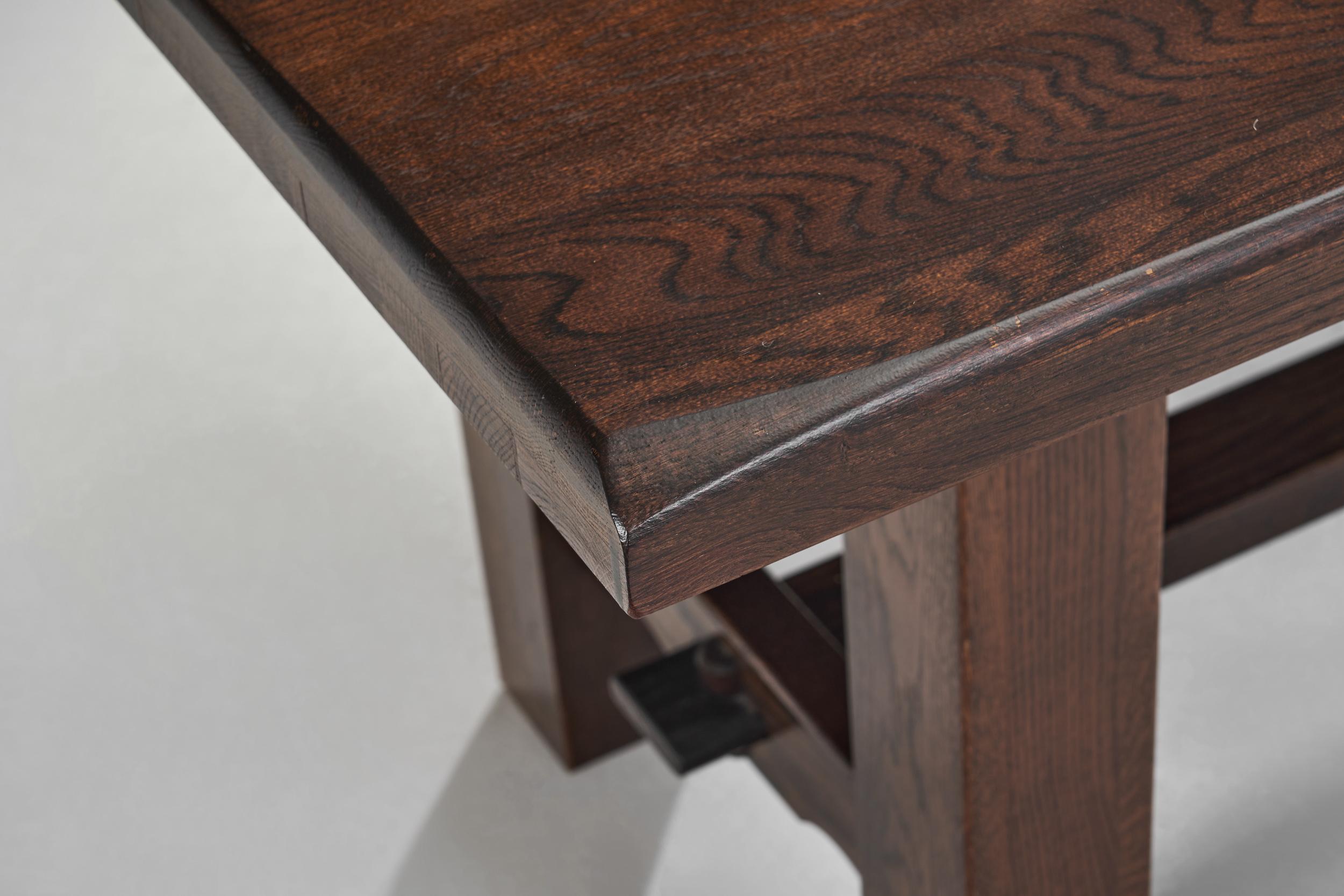 Bois Table de salle à manger brutaliste, Europe 20ème siècle en vente