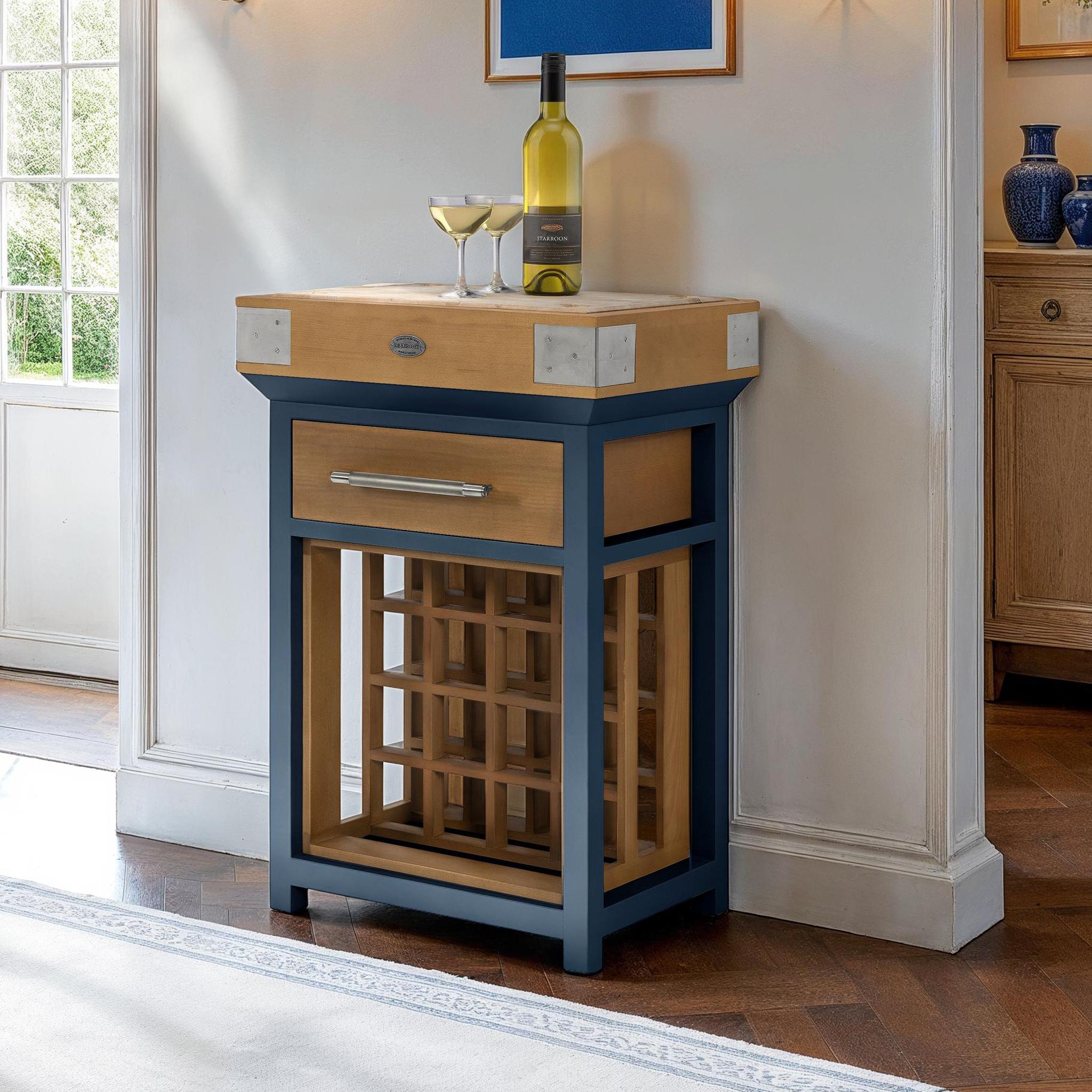 A refined statement piece for culinary connoisseurs, this French designed butcher block is part of the Bacchus collection by De Kercoet — a line dedicated to the art of epicurean living, where elegance meets function.
Handcrafted in Portugal from