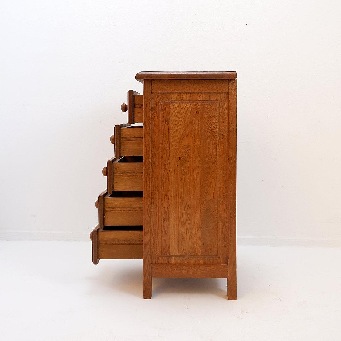 Commode en bois massif à 5 tiroirs
Chiffonnier - Meuble Campagne - Vintage
Dimensions : 46x40cm H:85cm 