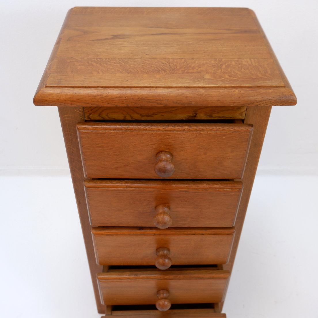 Commode en bois massif à 5 tiroirs en vente 1