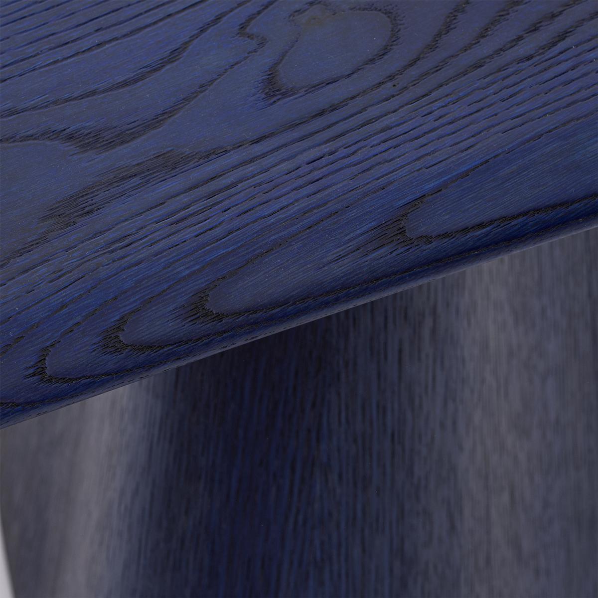 Les tables basses durables en chêne massif naturel de la série LAGOON se distinguent par leur beauté intemporelle et leur qualité artisanale, alliant le charme naturel du bois de chêne à un design unique. Chaque table basse solide, fabriquée à la