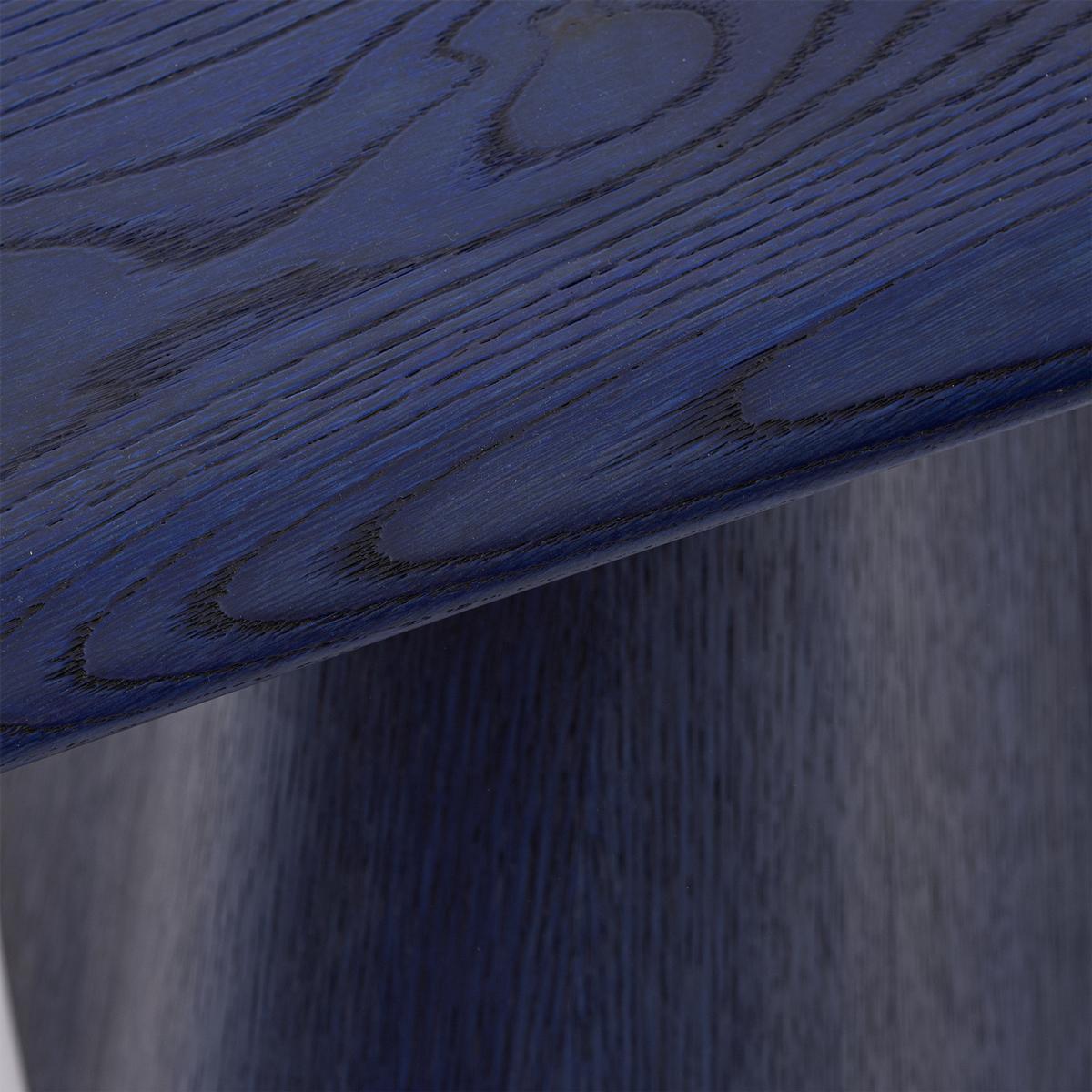 Les tables basses durables en chêne massif naturel de la série LAGOON se distinguent par leur beauté intemporelle et leur qualité artisanale, alliant le charme naturel du bois de chêne à un design unique. Chaque table basse solide, fabriquée à la