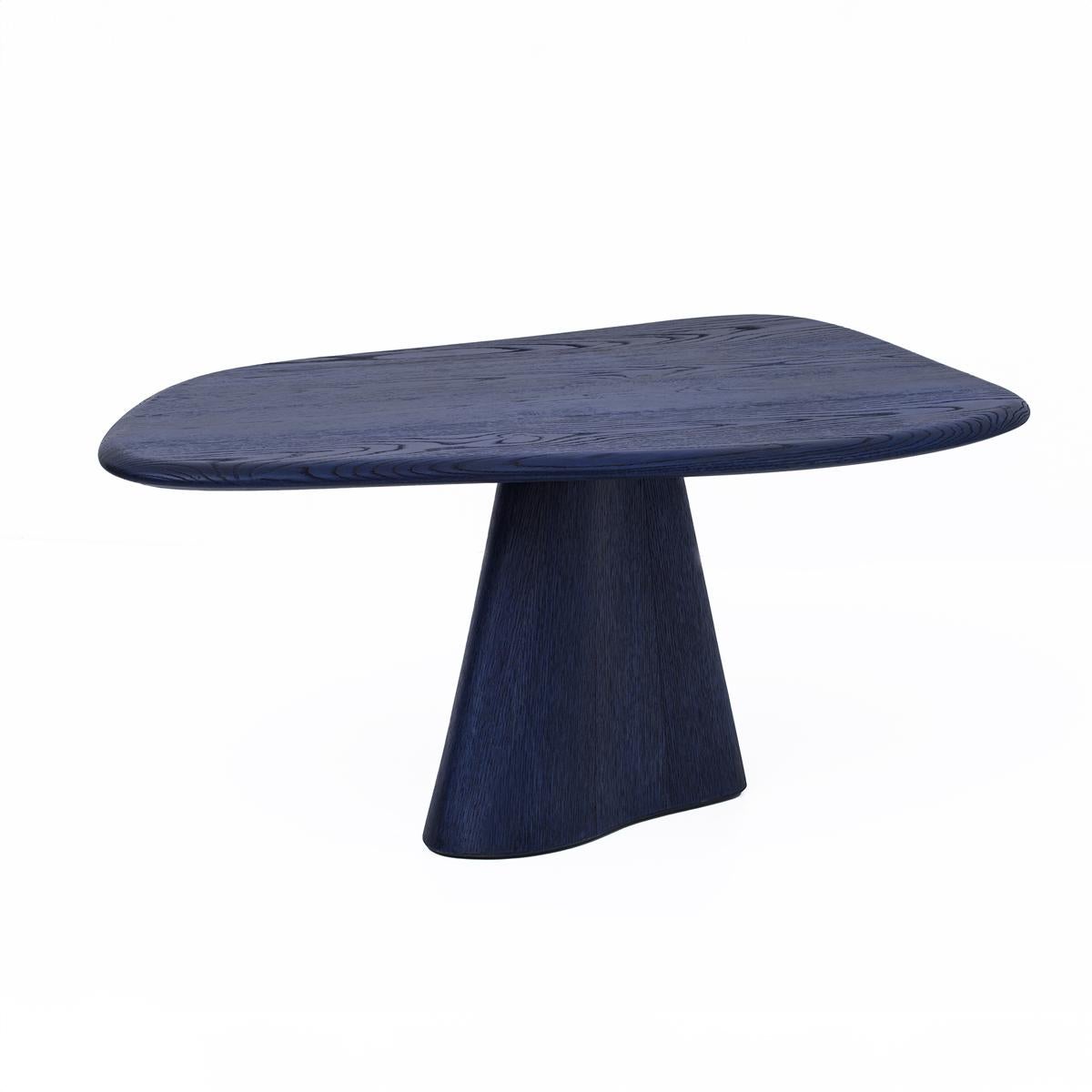 The LAGOON Solid Wood Coffee Table Set from the Organic Series brings together the elegance of natural oak wood and the refinement of artisanal craftsmanship. Each modern wood coffee table in the set features its own distinct character, thanks to