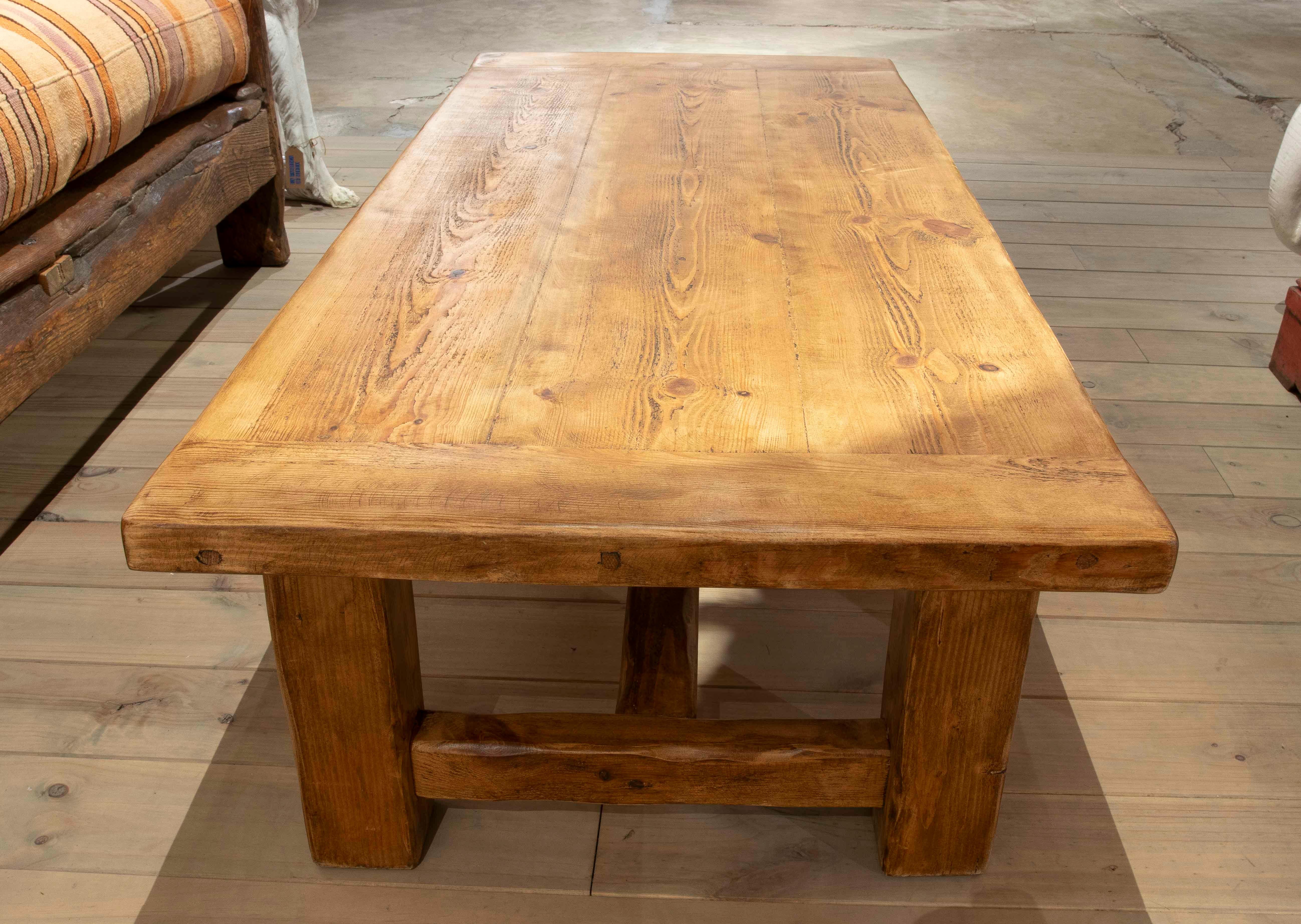 Solid Wood Coffee Table with Natural Finish In Good Condition For Sale In Marbella, ES