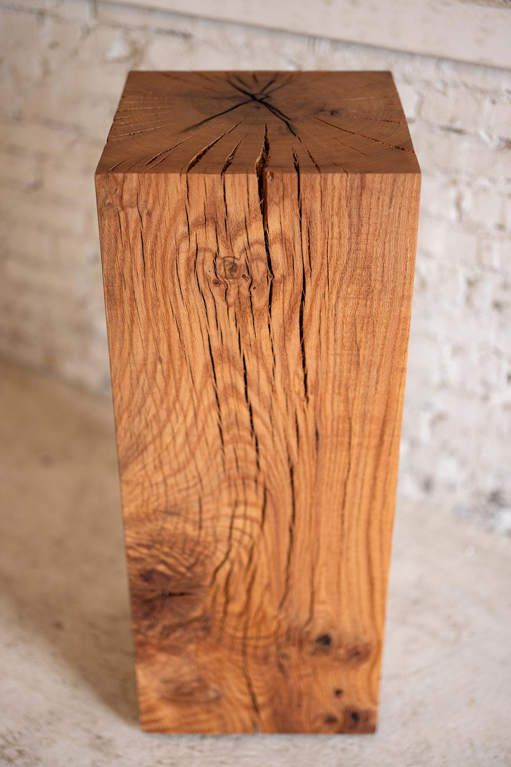 Pedestal Cubo de Madera Maciza, Expositor de Arte, Mesa Auxiliar, Zócalos de Roble Rojo Rústico en venta