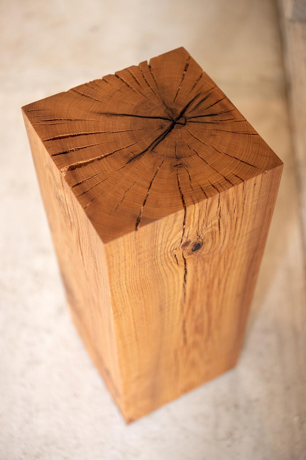 Pedestal Cubo de Madera Maciza, Expositor de Arte, Mesa Auxiliar, Zócalos de Roble Rojo Carpintería en venta