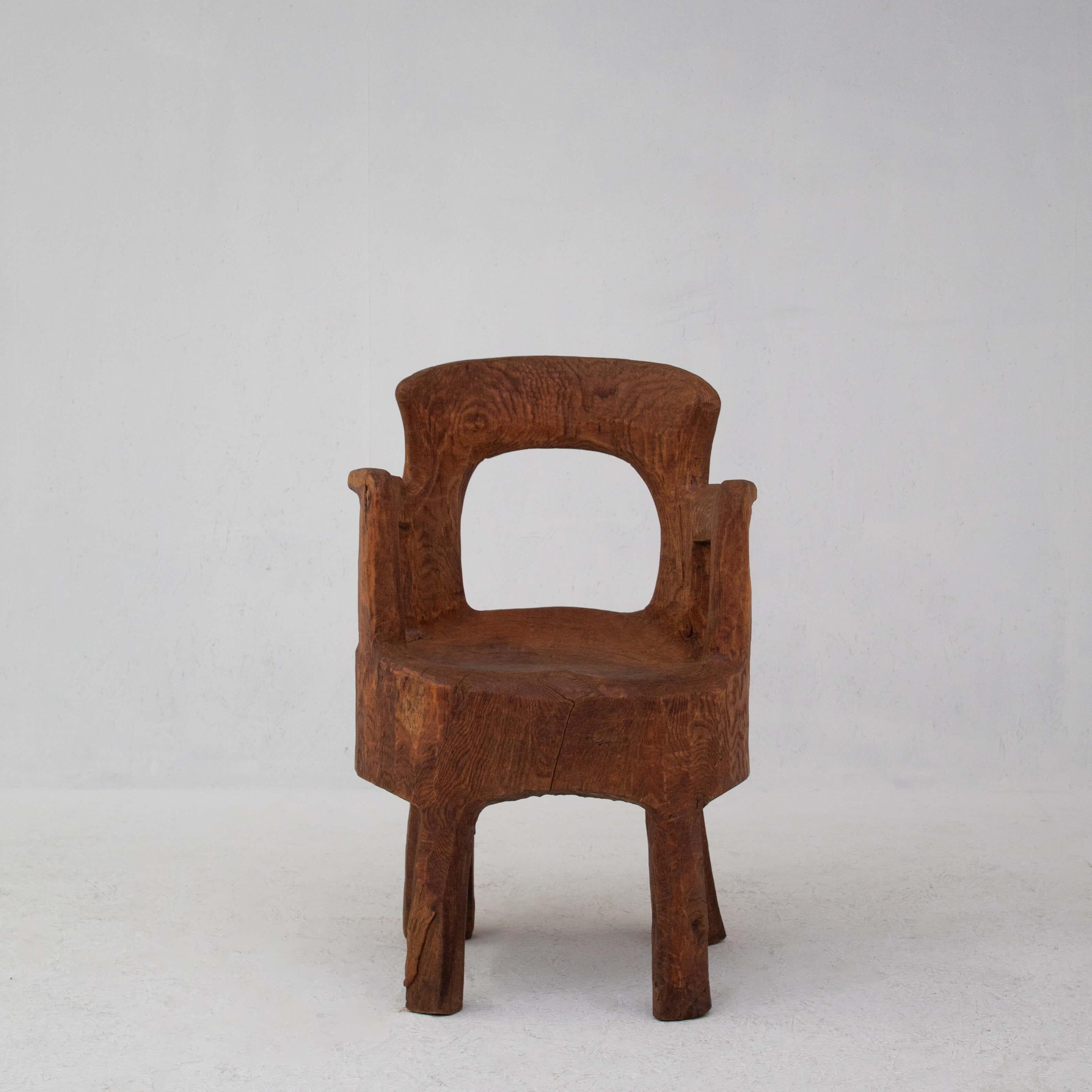 Chaise sculptée à la main, design sculptural unique en vente 4