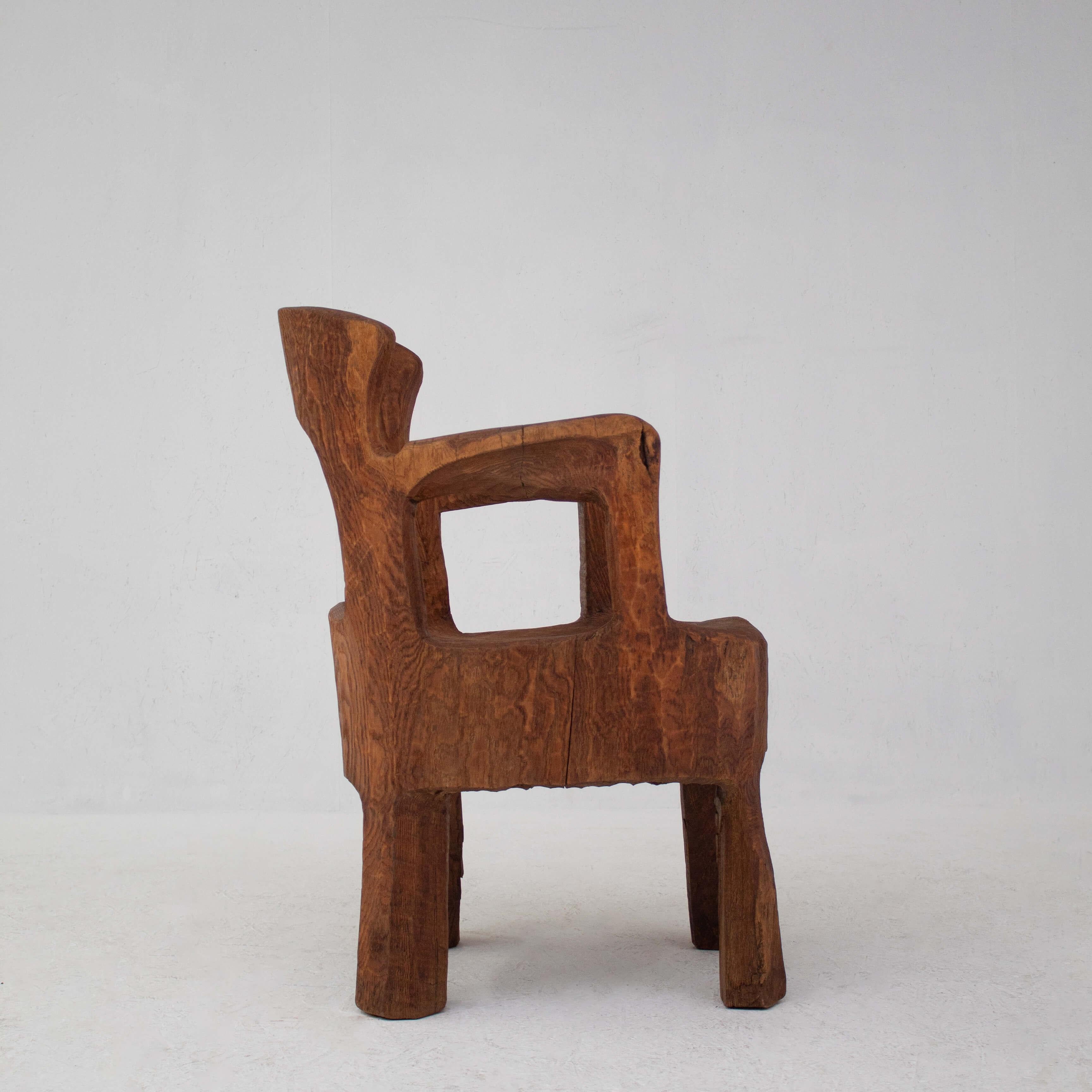 Chaise sculptée à la main, design sculptural unique en vente 3