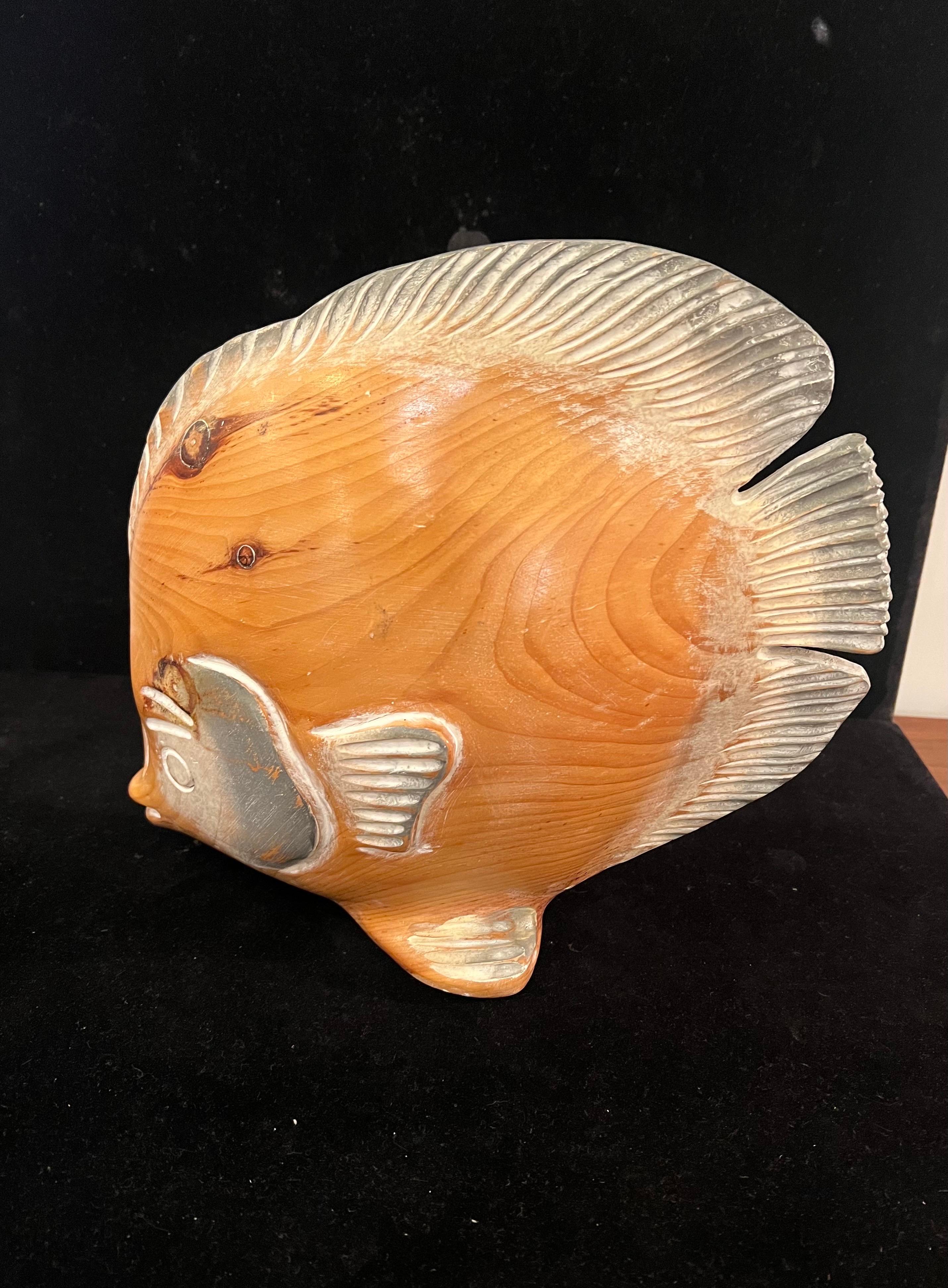 Escultura de pez italiano tallado a mano en madera maciza Moderno de mediados de siglo en venta