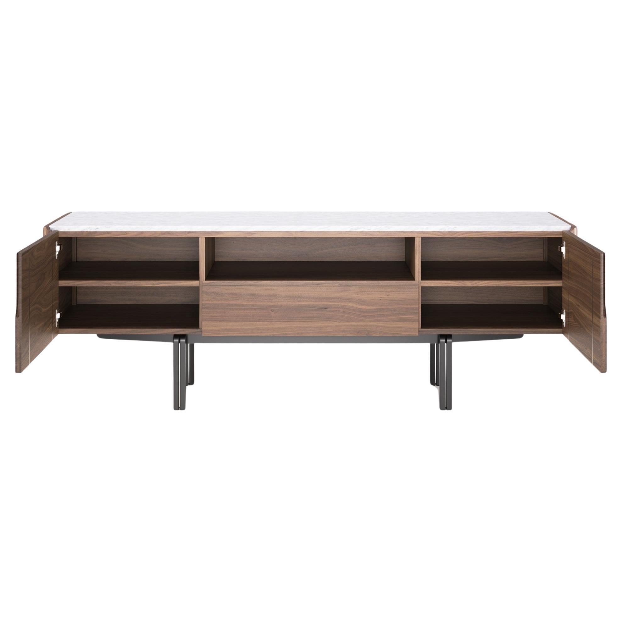 I creatori di questo supporto hanno cercato un approccio al design accogliente e semplice.
L'utilizzo di materiali pregiati come il noce o il rovere, abbinati al marmo e all'elegante ferro laccato nero, è stato fondamentale per infondere eleganza in