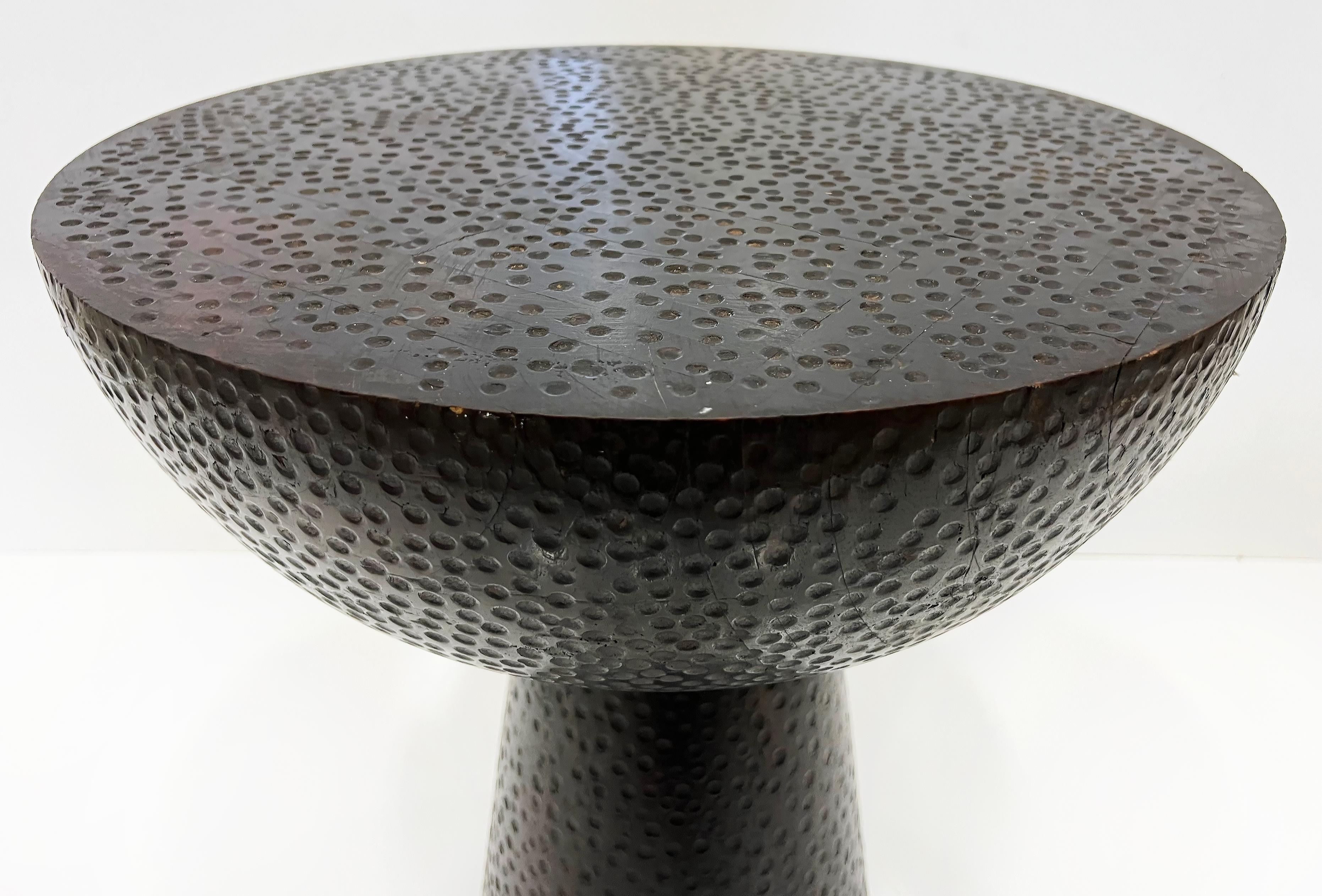 Ein Beistelltisch mit Pilzmotiven aus Massivholz und Texturen, Holly Hunt zugeschrieben im Zustand „Gut“ in Miami, FL