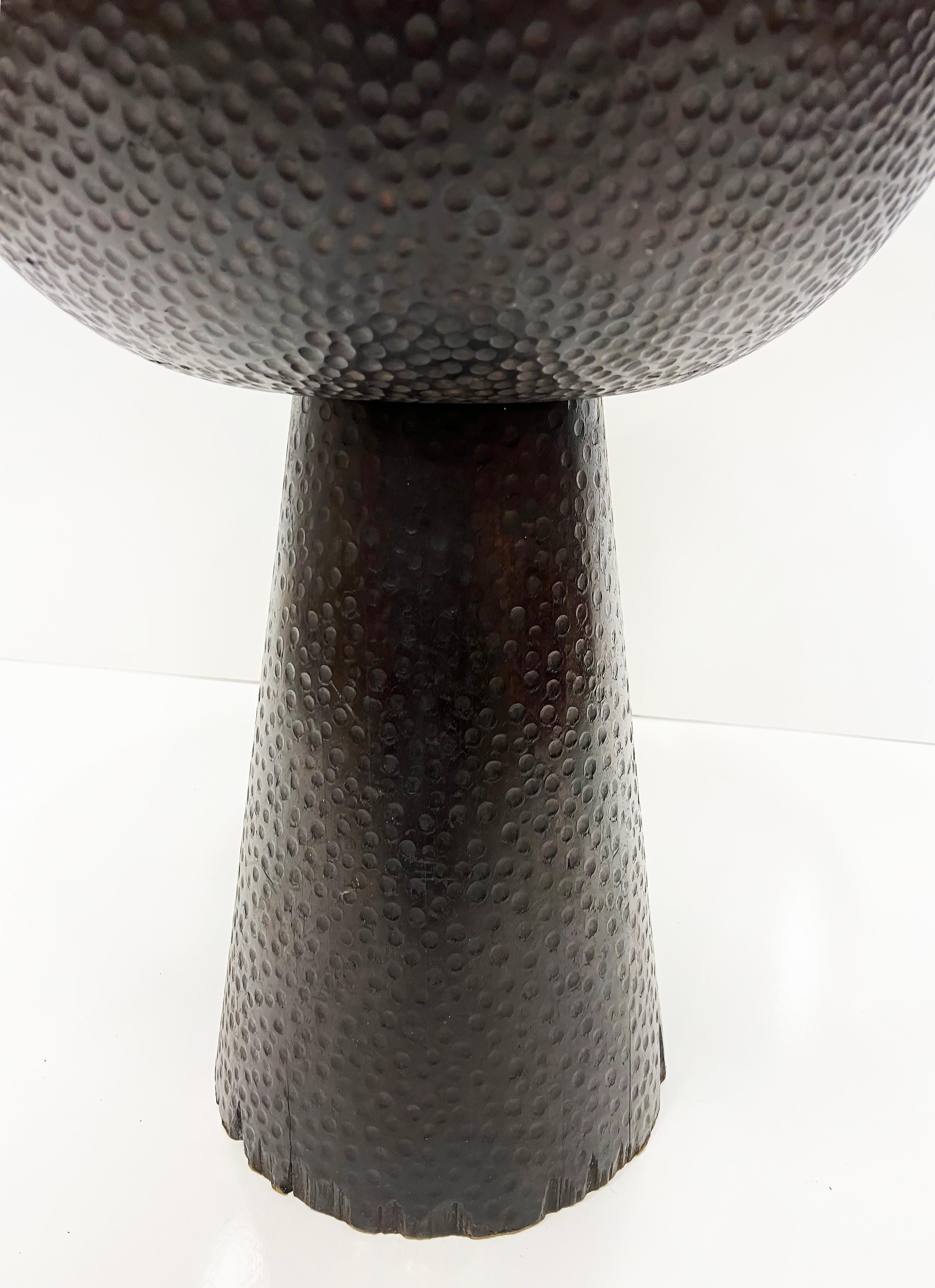 Ein Beistelltisch mit Pilzmotiven aus Massivholz und Texturen, Holly Hunt zugeschrieben 1