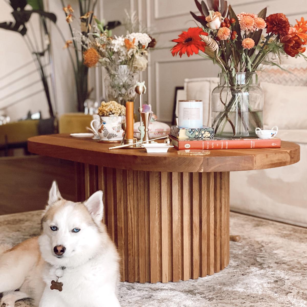 The Handcrafted Minimalist Oval Solid Oak Coffee Table – DOCIA brings a sophisticated presence to any space. Carefully crafted from premium natural oak wood, this solid wood coffee table features a slatted leg design and an oval top, merging