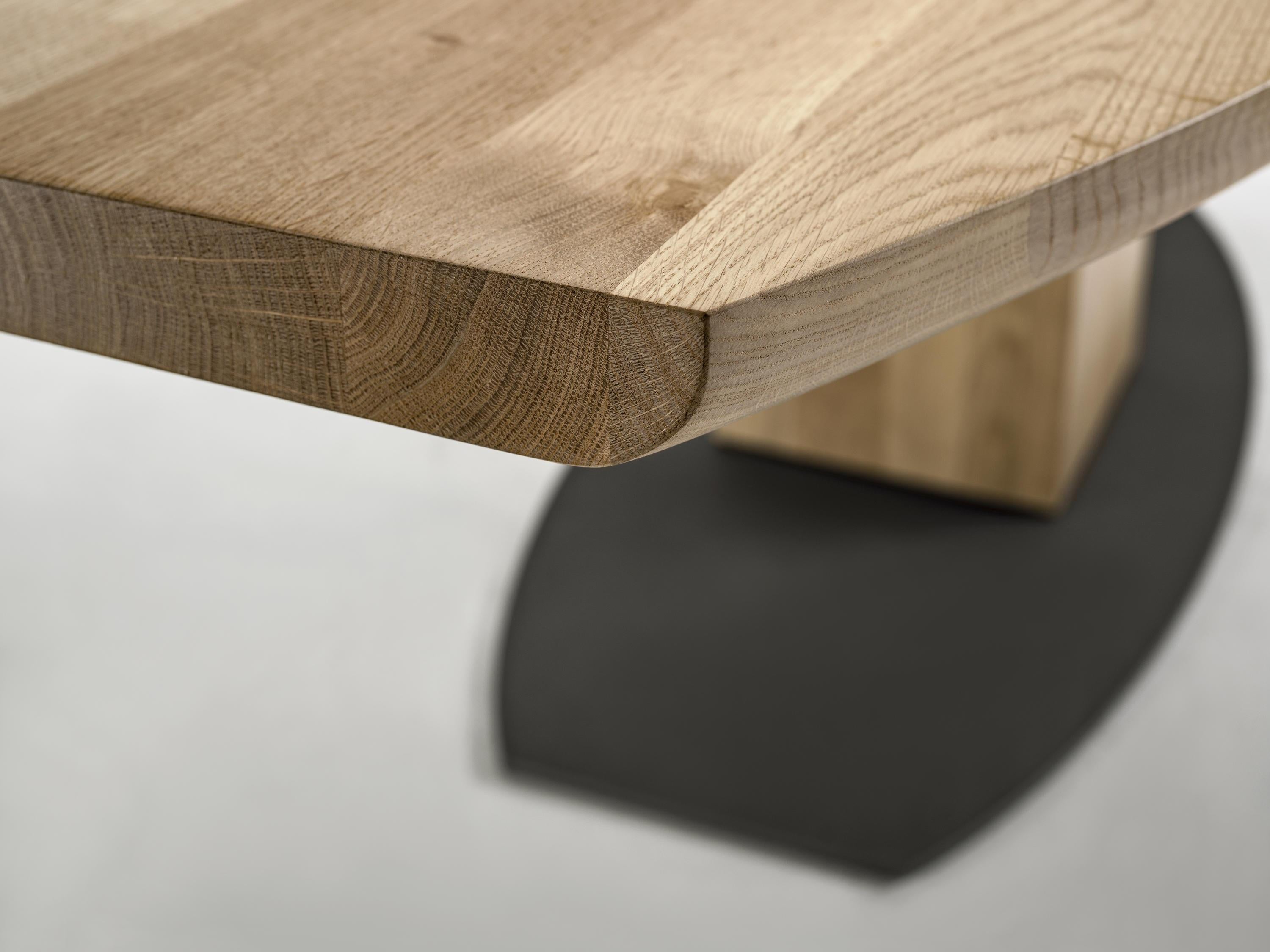 Solid Wood Oval Dining Table with Metal Base Italiano en venta