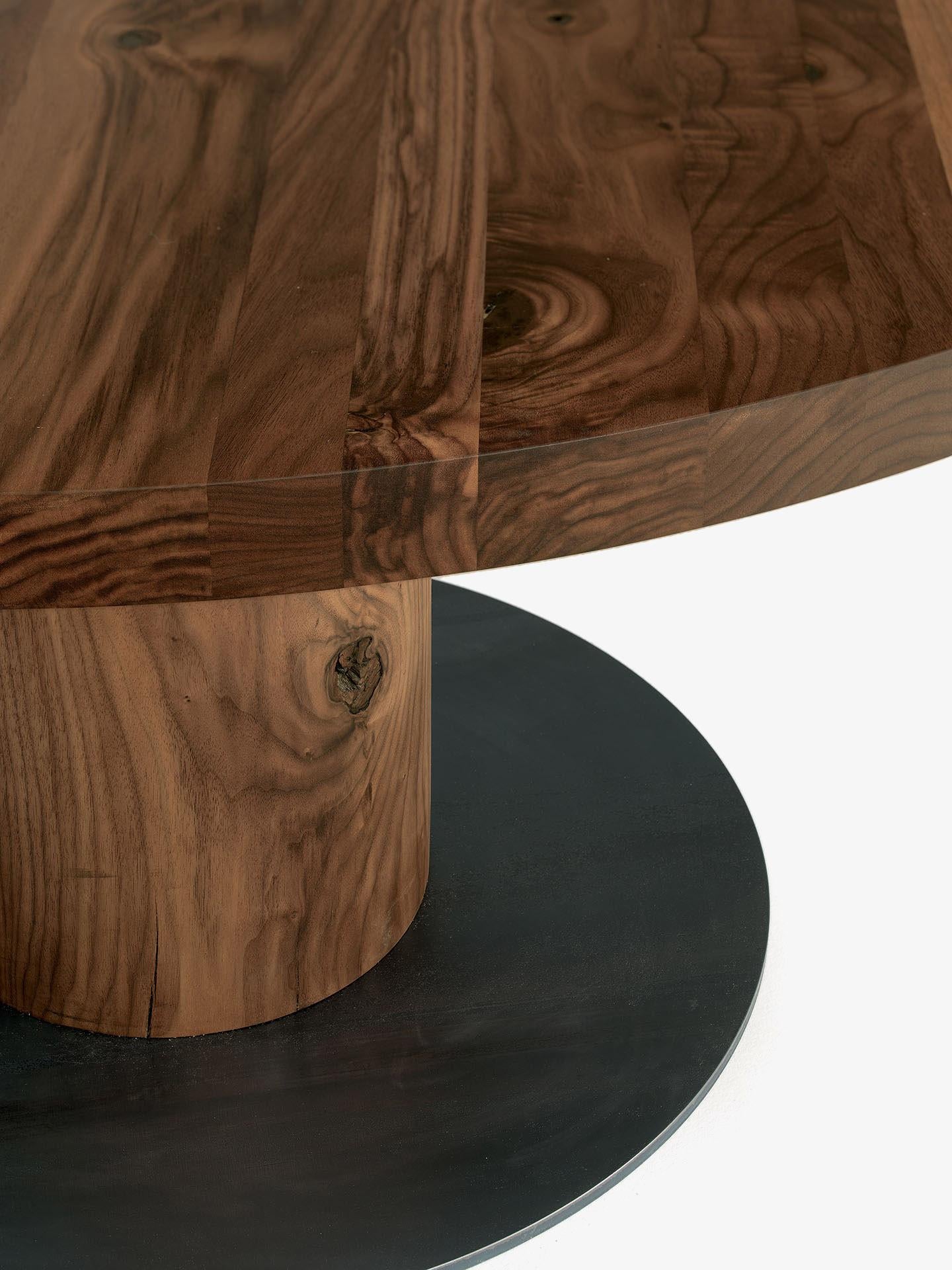 Moderne Table de salle à manger ronde avec base en métal en vente