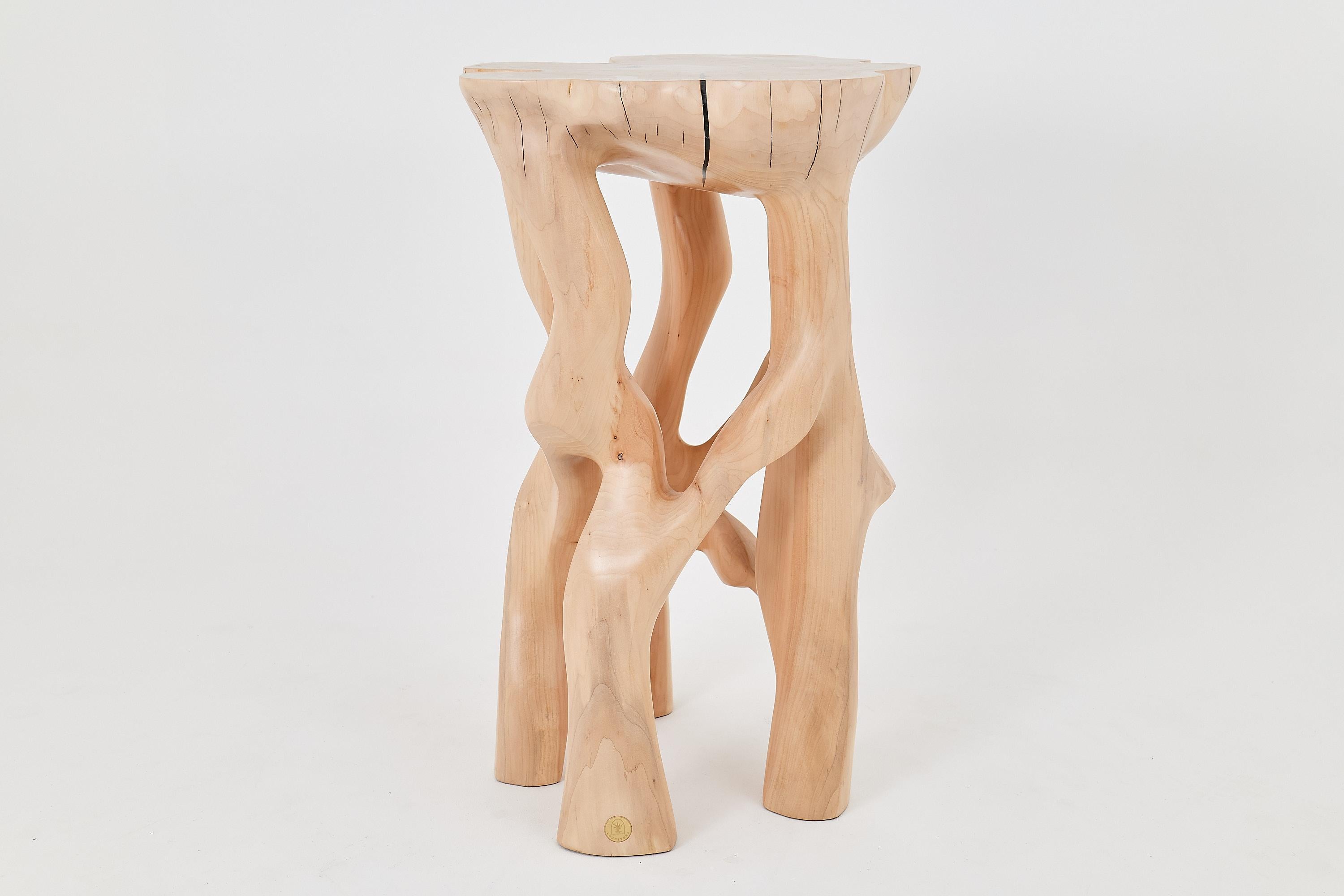 Mesa auxiliar escultórica de madera maciza, diseño original contemporáneo, logniture en venta 3
