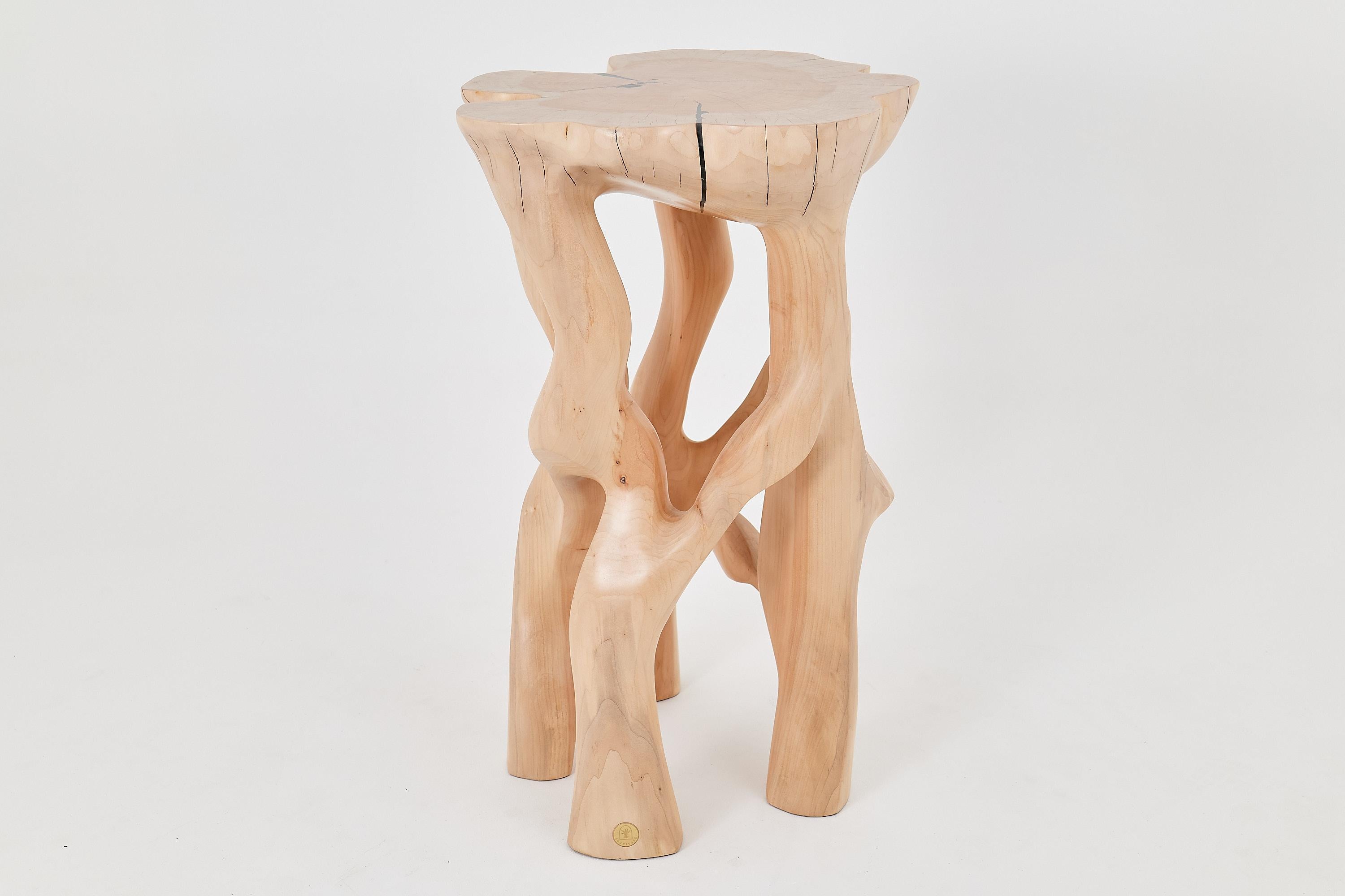 Mesa auxiliar escultórica de madera maciza, diseño original contemporáneo, logniture en venta 4