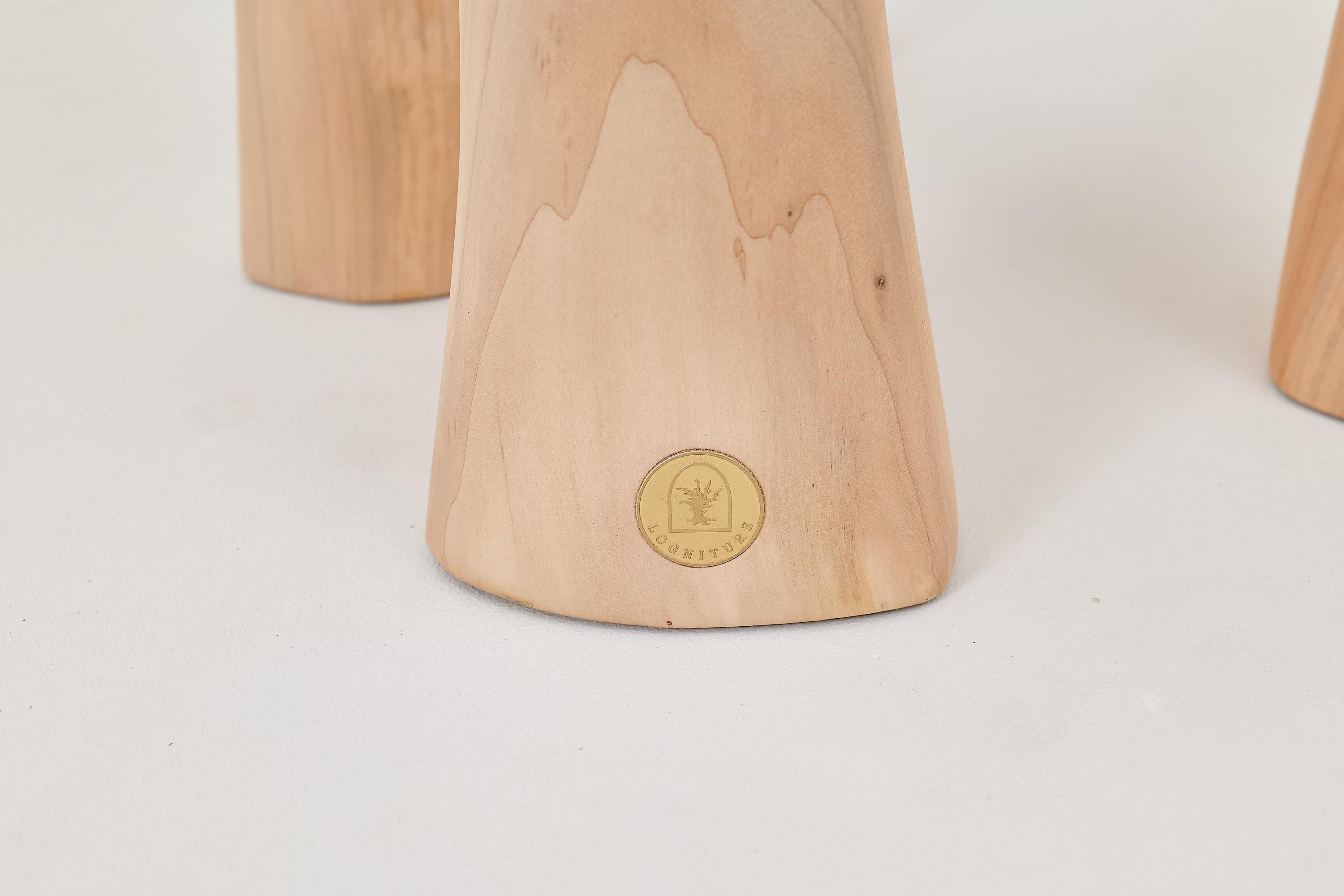 Mesa auxiliar escultórica de madera maciza, diseño original contemporáneo, logniture en venta 5