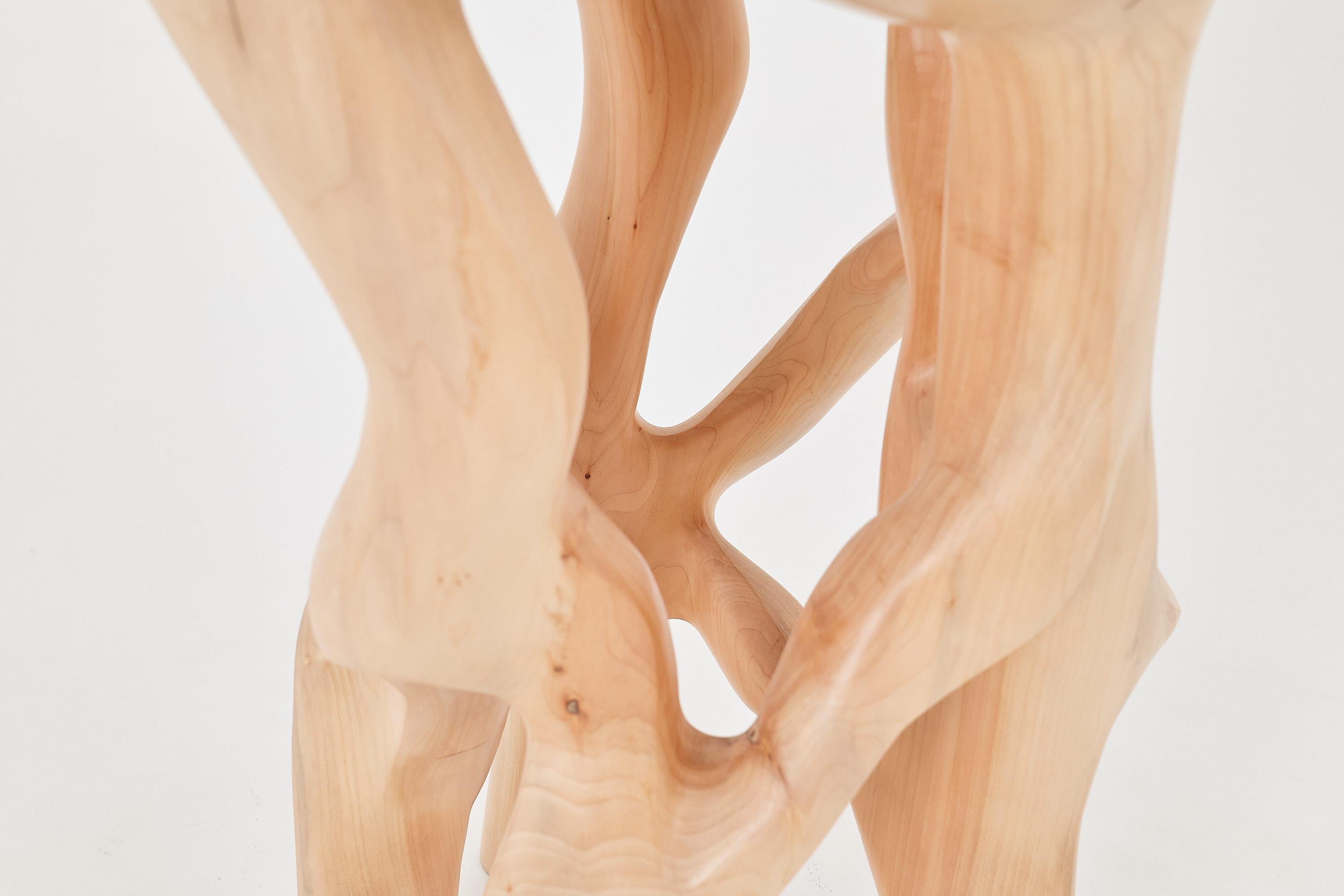 Mesa auxiliar escultórica de madera maciza, diseño original contemporáneo, logniture en venta 6