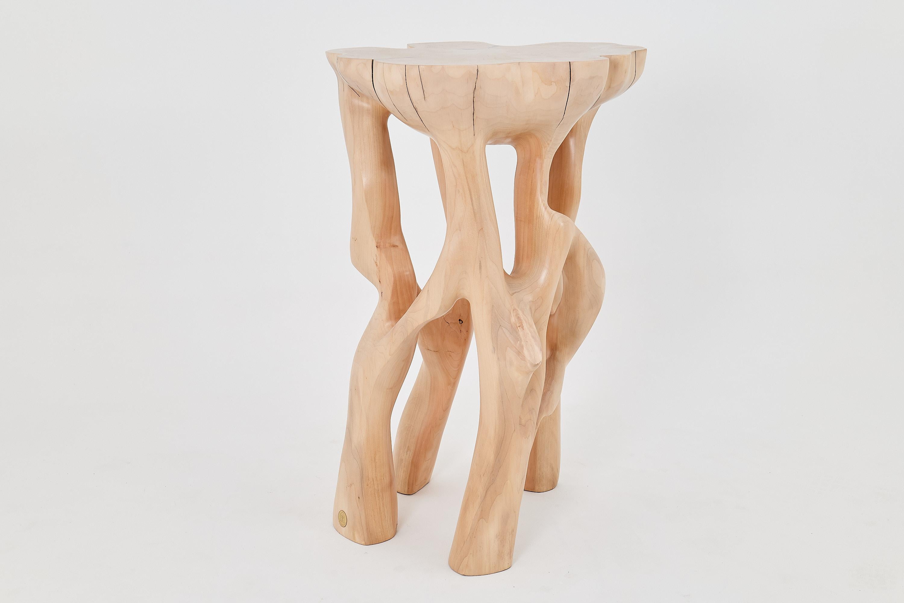Mesa auxiliar escultórica de madera maciza, diseño original contemporáneo, logniture en venta 7