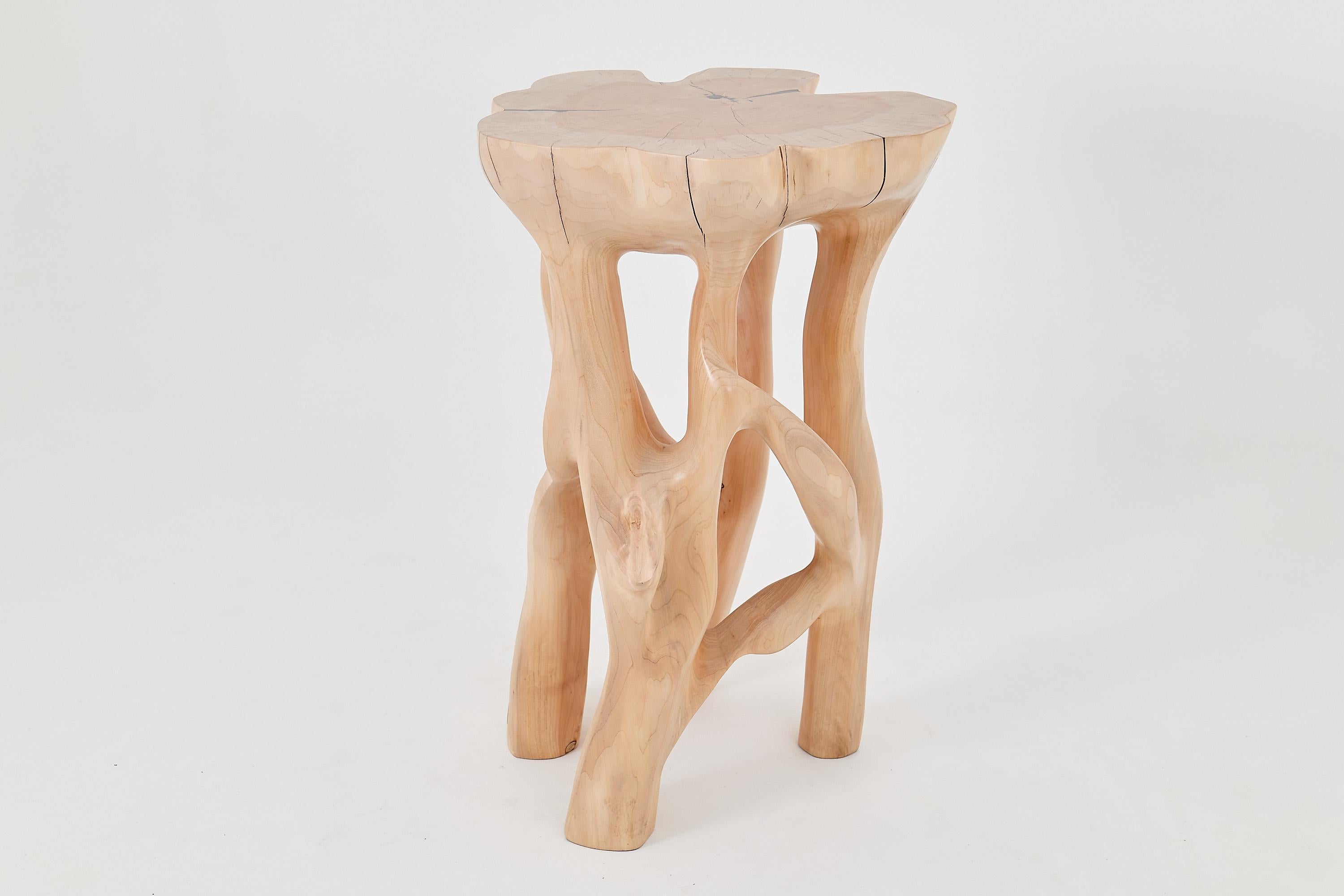 Mesa auxiliar escultórica de madera maciza, diseño original contemporáneo, logniture en venta 8
