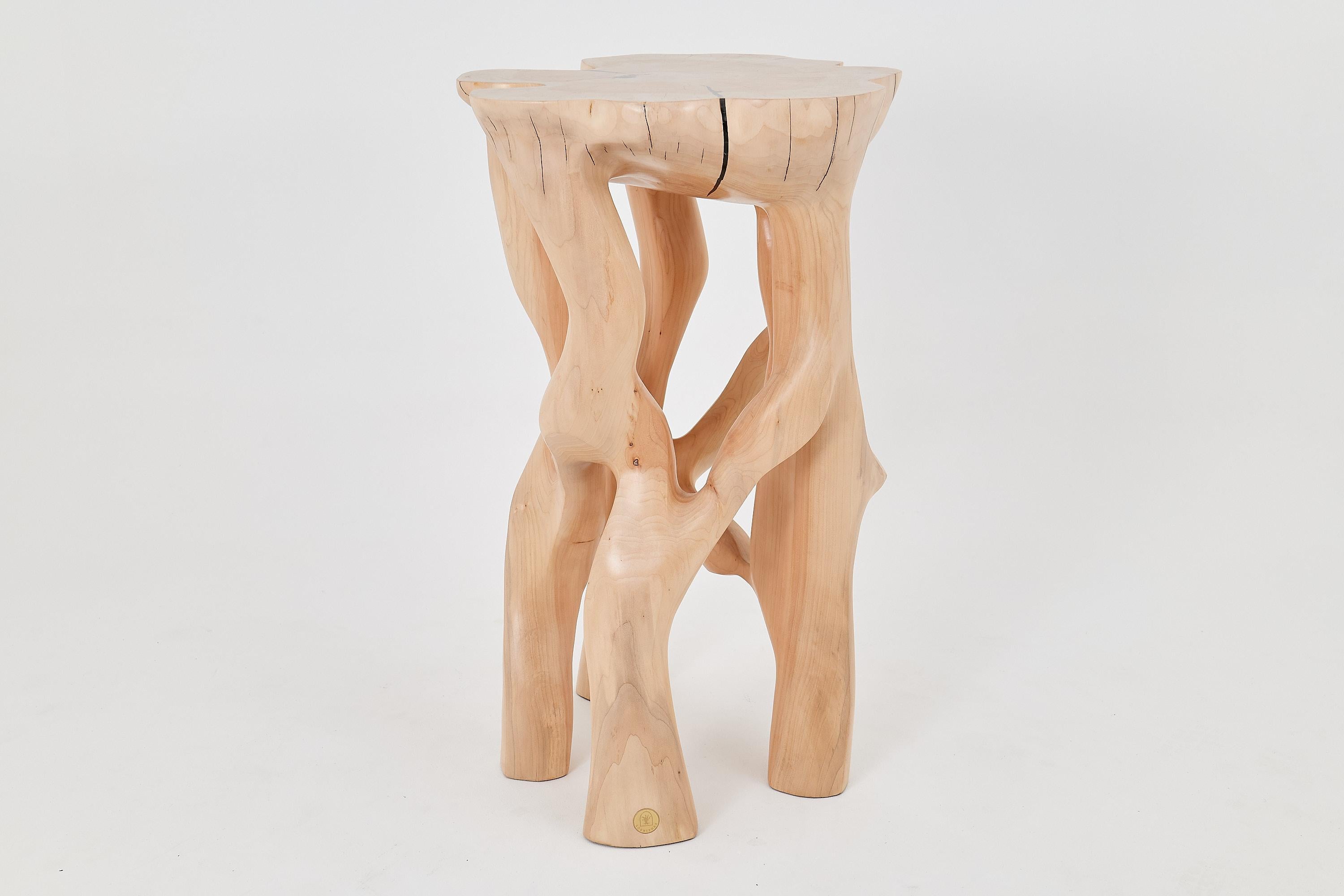 Mesa auxiliar escultórica de madera maciza, diseño original contemporáneo, logniture en venta