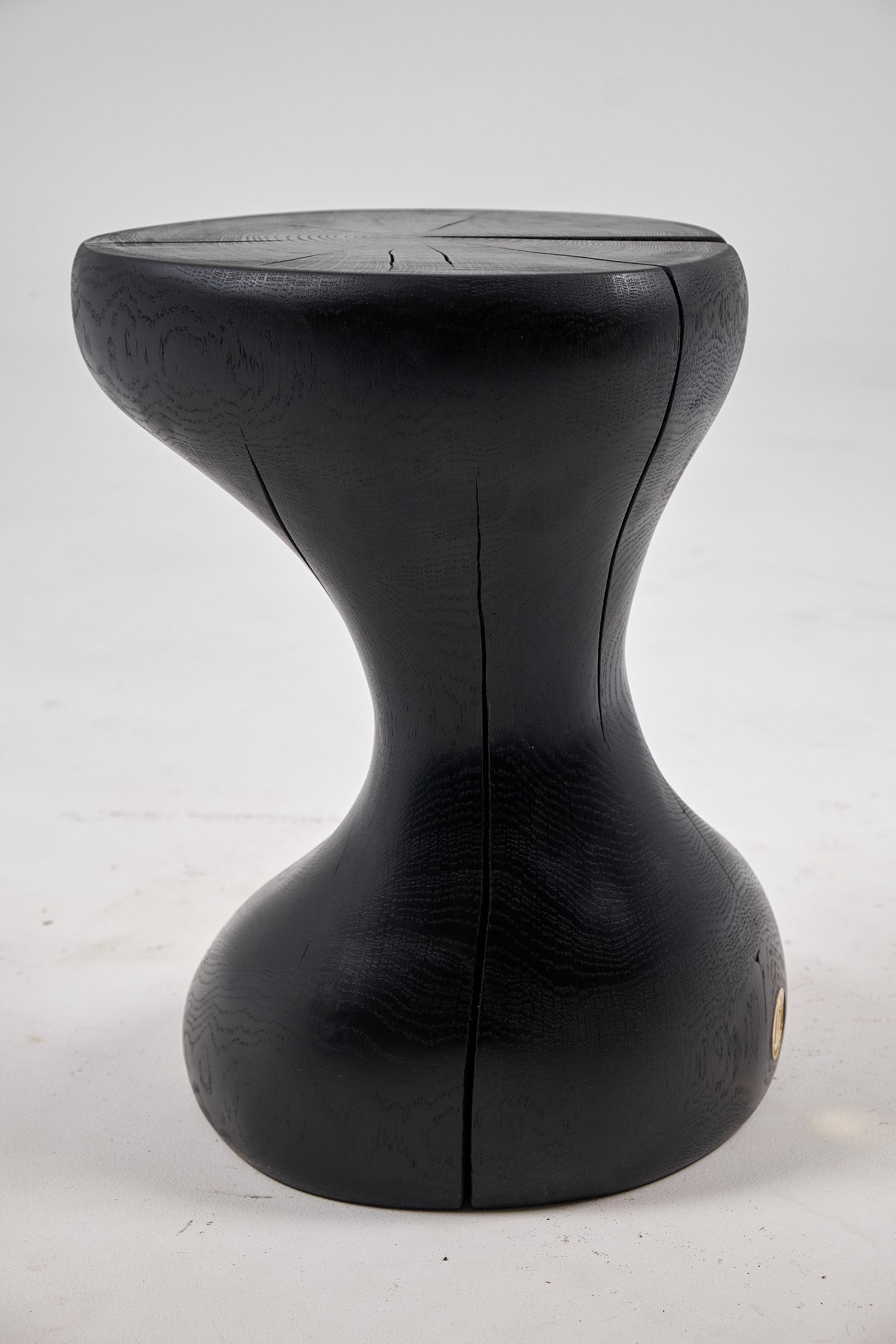 Skulpturaler Beistelltisch aus Massivholz, Original Contemporary Design, Leszy im Angebot 3