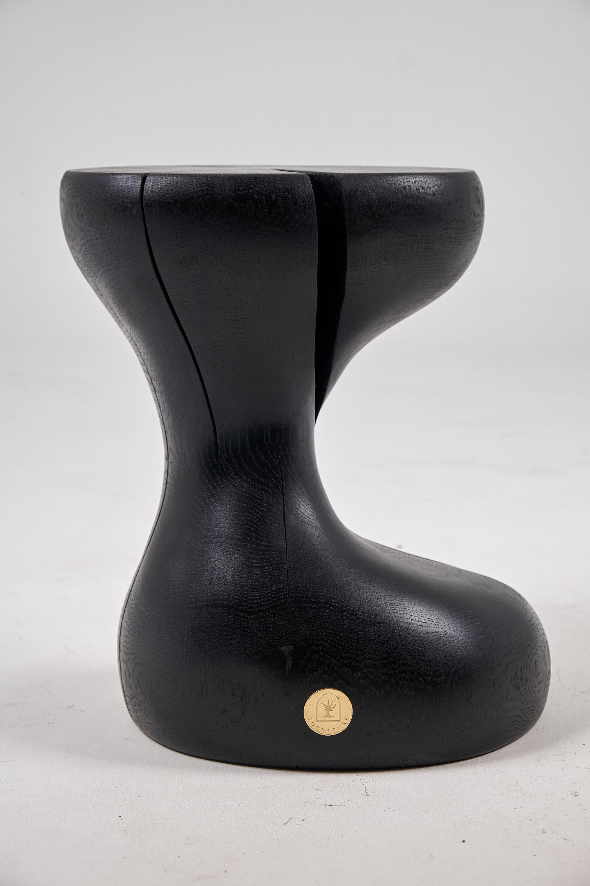 Skulpturaler Beistelltisch aus Massivholz, Original Contemporary Design, Leszy (Kroatisch) im Angebot