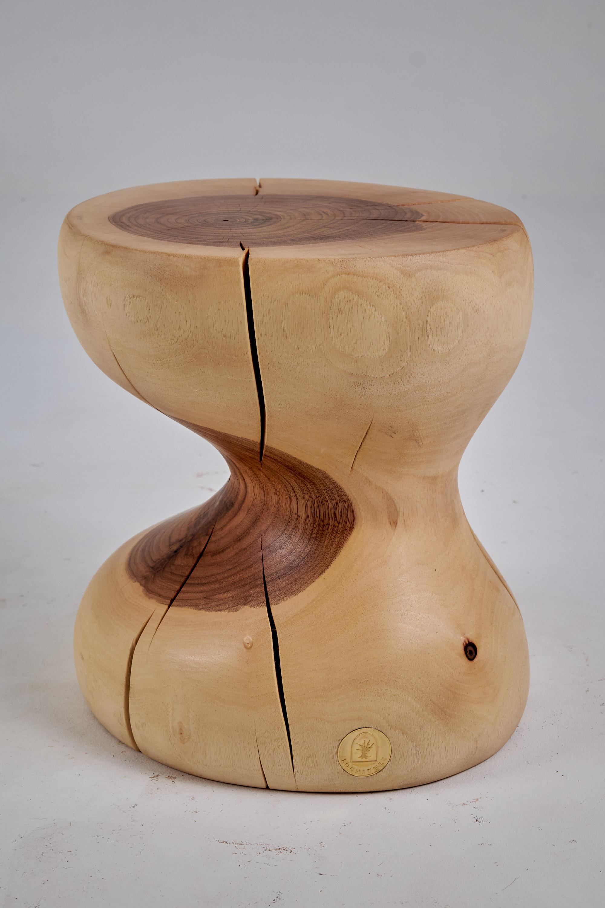 Mesa auxiliar escultórica de madera maciza, diseño original contemporáneo, logniture en Nuevo estado para la venta en Stara Gradiška, HR