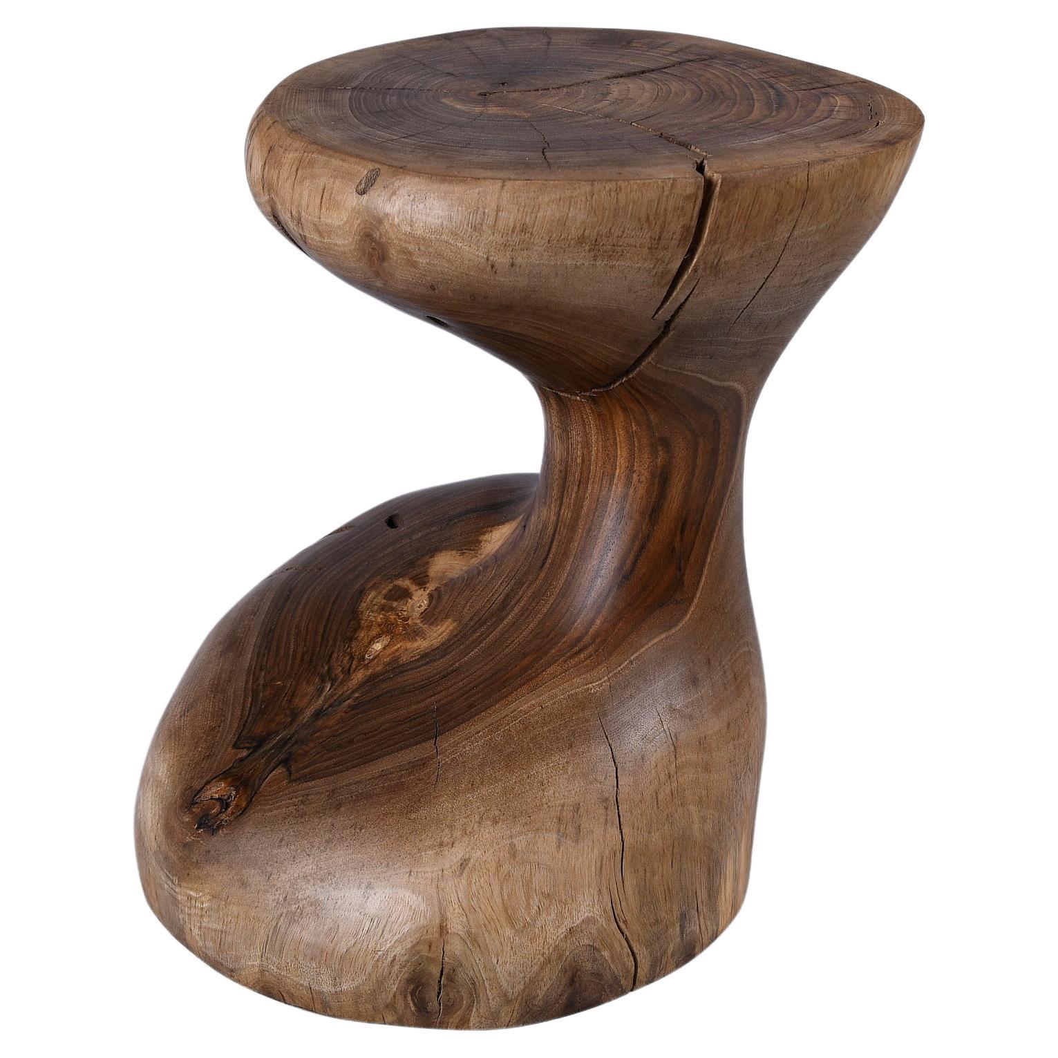 Table d'appoint sculpturale en bois massif, design contemporain original, Logniture