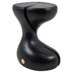 Skulpturaler Beistelltisch aus Massivholz, Original Contemporary Design, Leszy