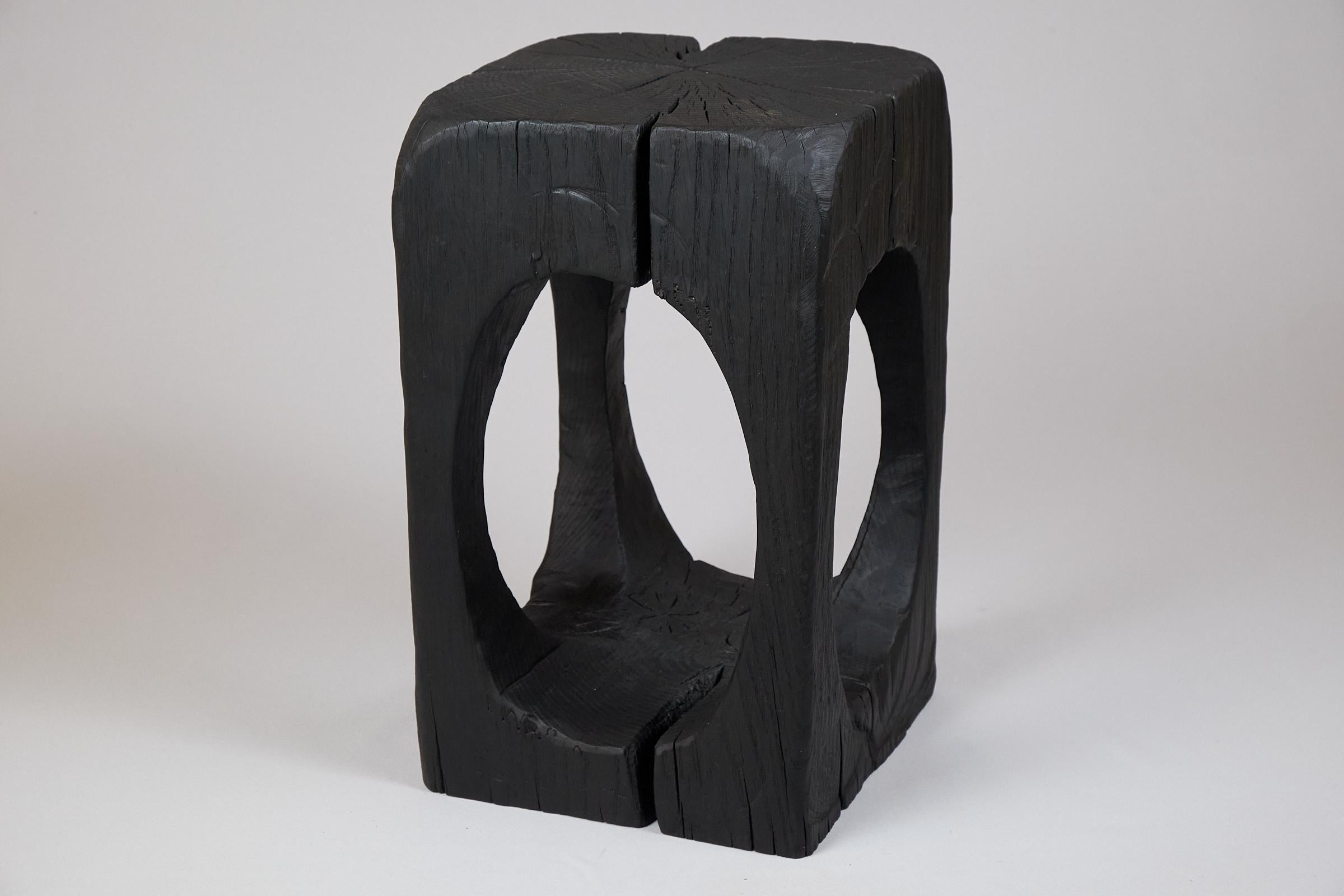 Tavolino scultoreo in legno massiccio, design contemporaneo, Logniture 4